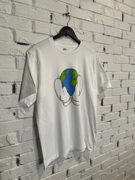 KAWS Tee DS Sz M