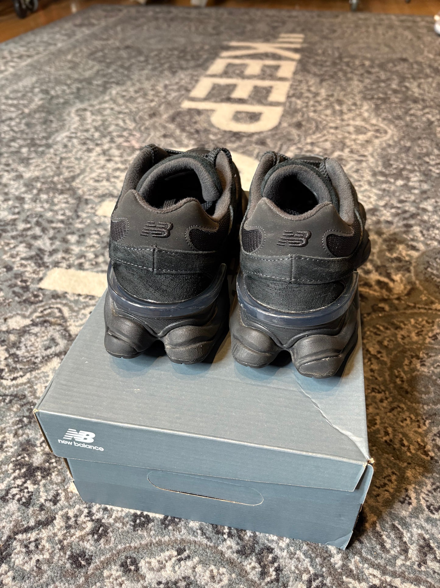 New Balance 9060 “Triple Black” CLEAN OG SIZE 9