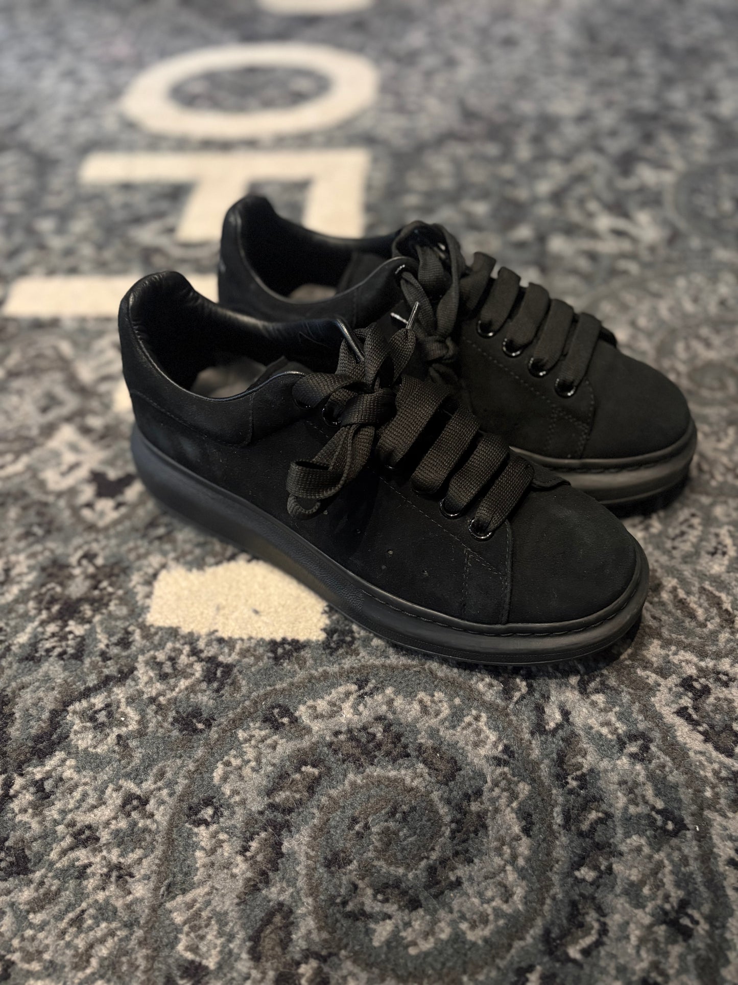 Alexander McQueen Oversized “Triple Black” NB CLEAN SIZE 7 (40 EU)