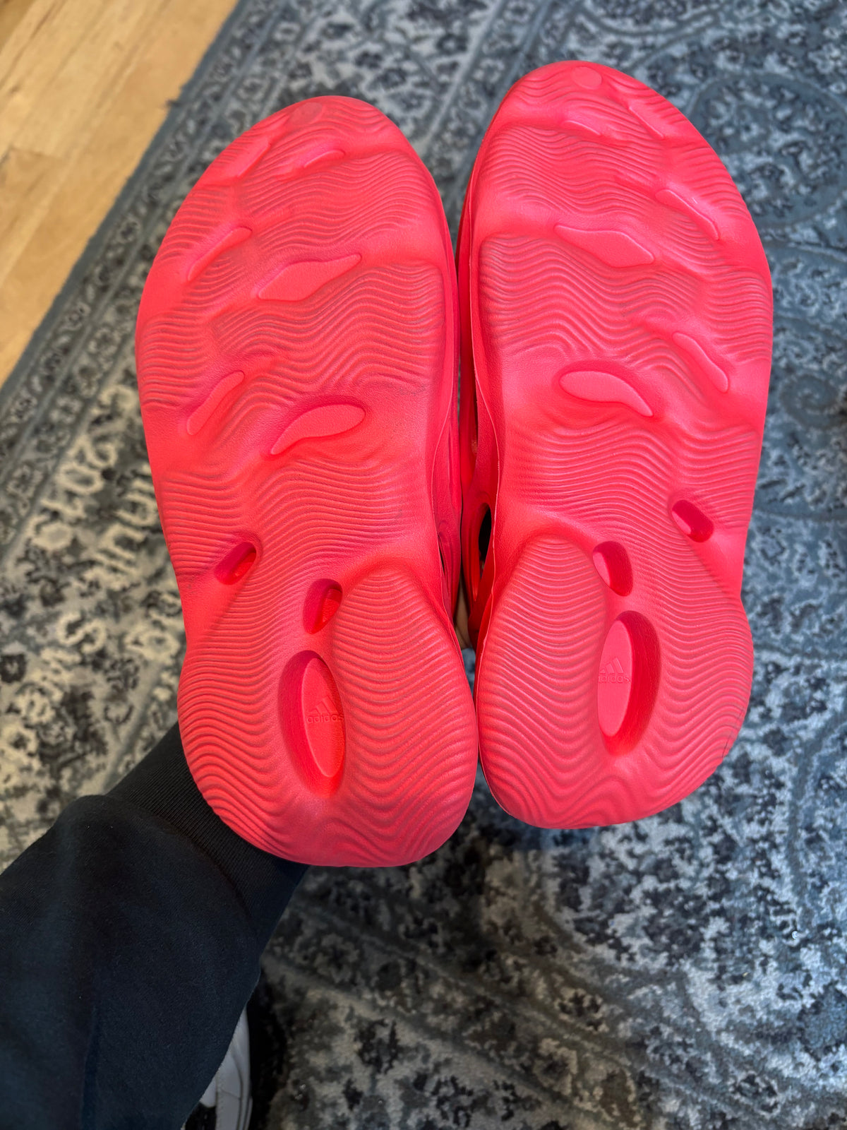 Yeezy Foam RNNR “Vermillion” Clean Og Size 10