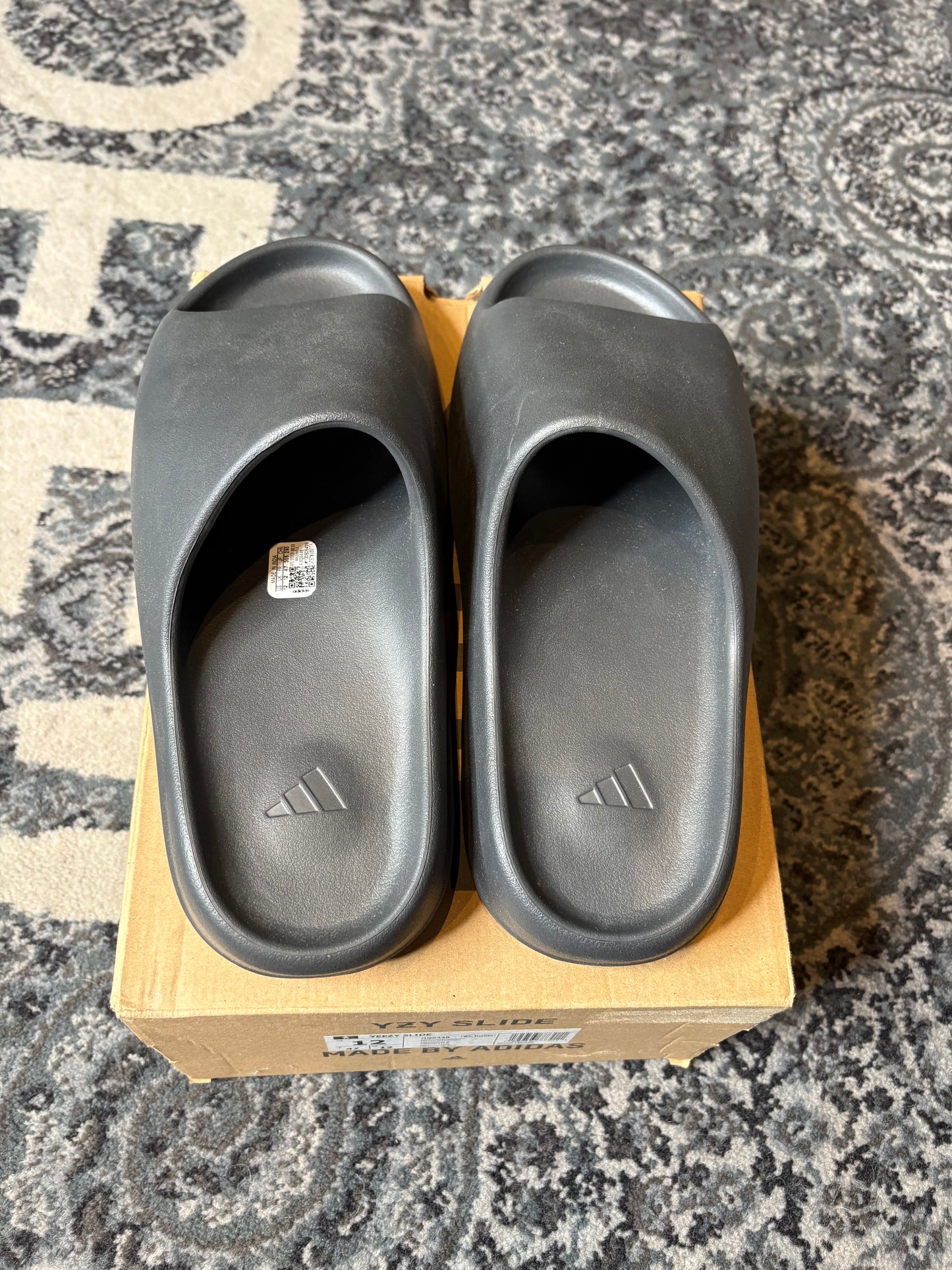 Yeezy Slide “Onyx” CLEAN OG SIZE 12