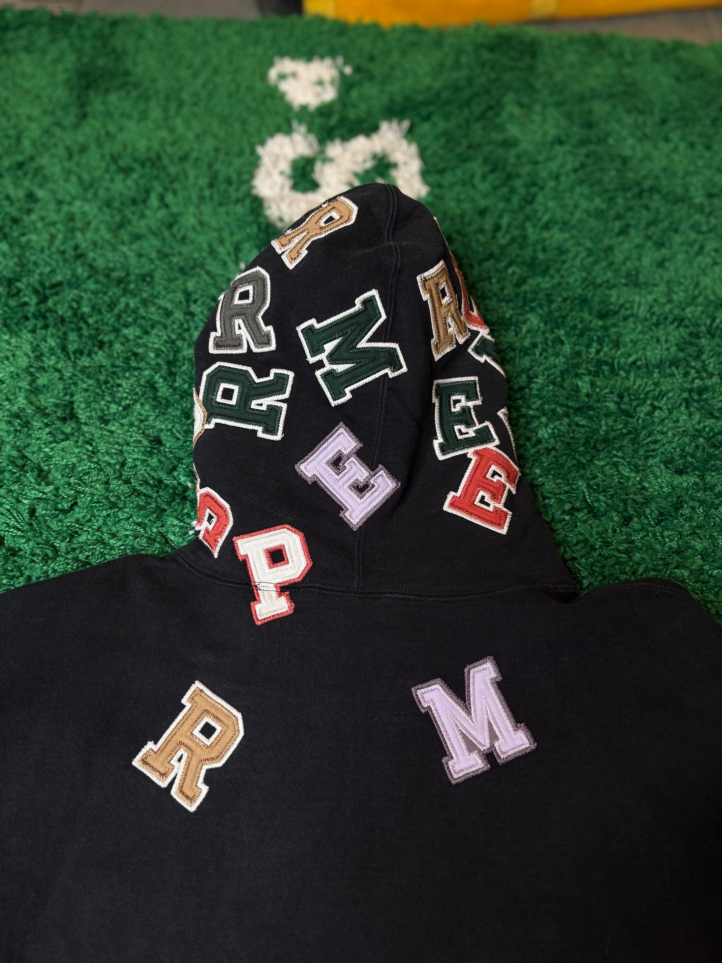 Supreme Scattered Appliqué Hoodie Black Size XL