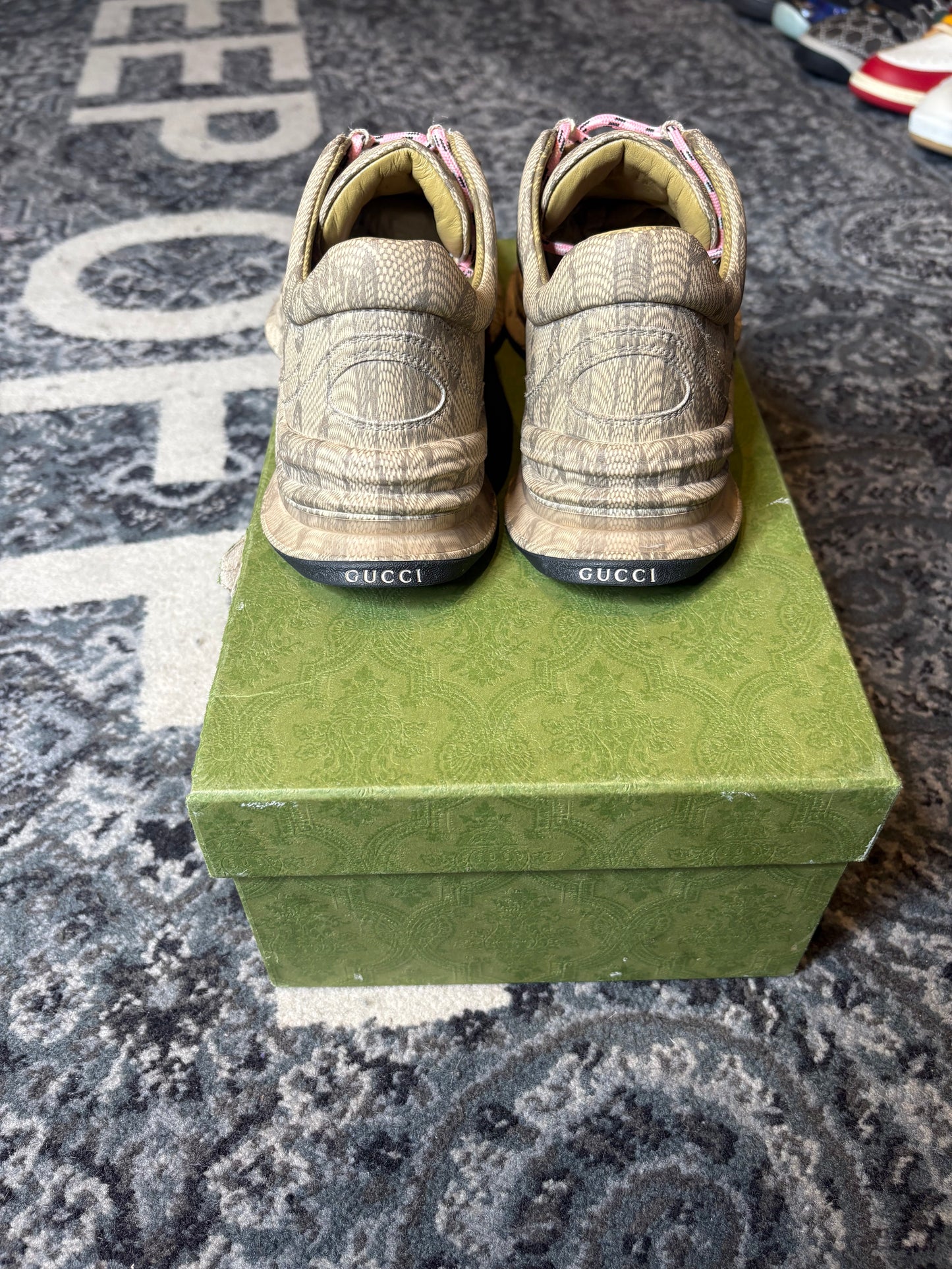 Gucci Wmns Run Sneaker “Beige Ebony Monogram”  Clean Og Size 5(38 EU)