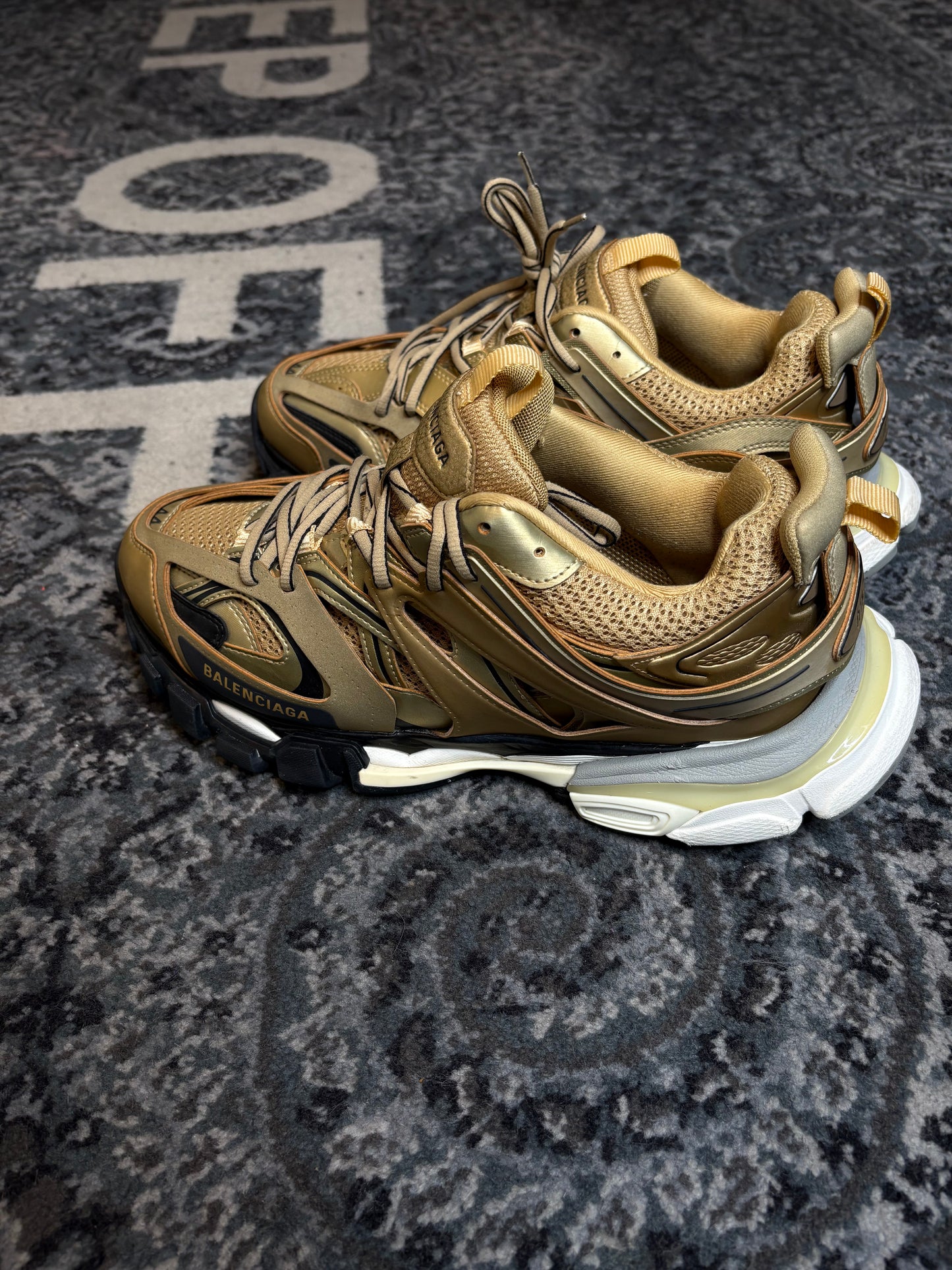 Balenciaga Track Trainer “Gold” CLEAN NB SIZE 10.5(44 EU)