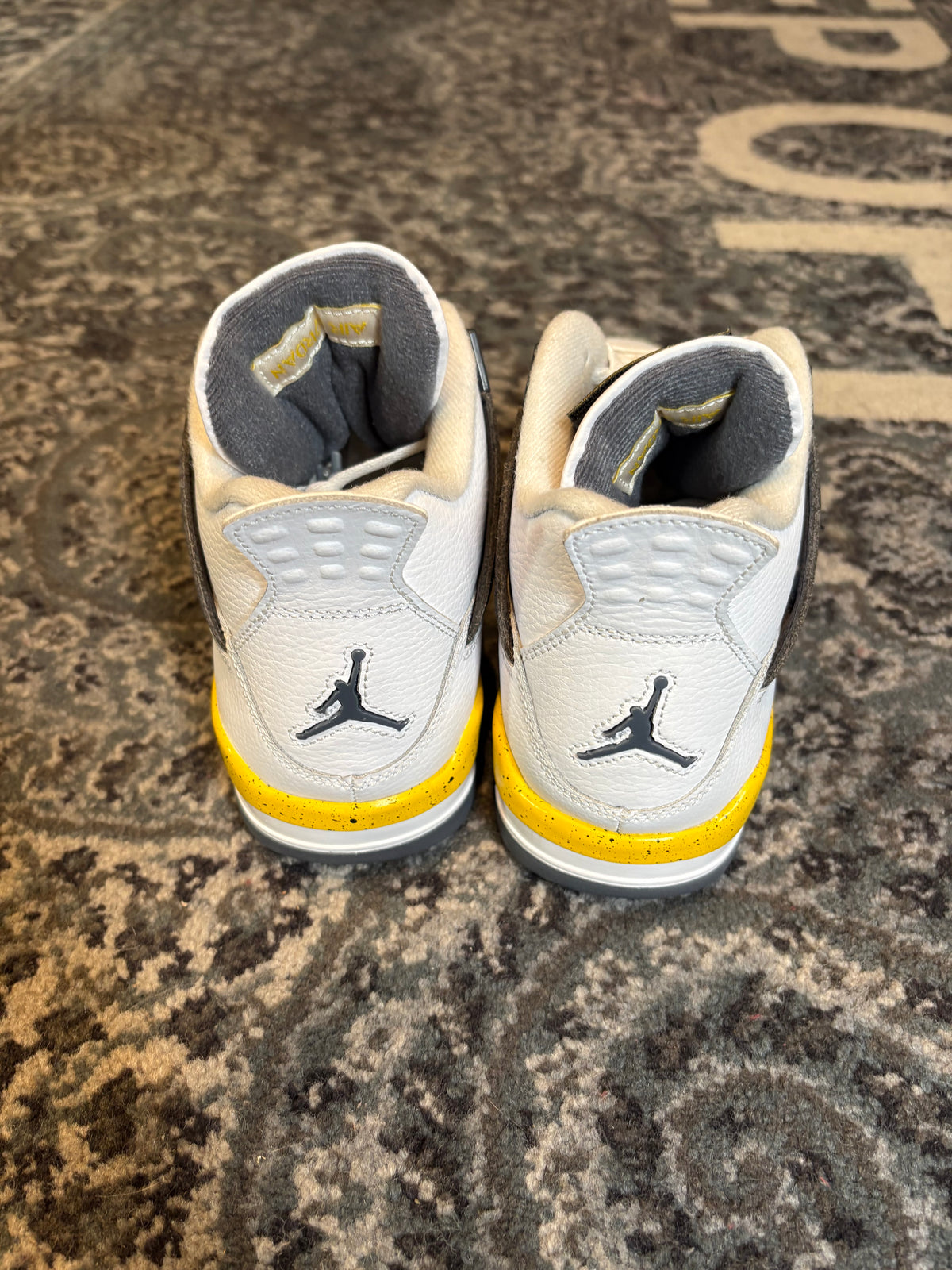Jordan 4 Retro “Tour Yellow” Clean Nb Size 6Y