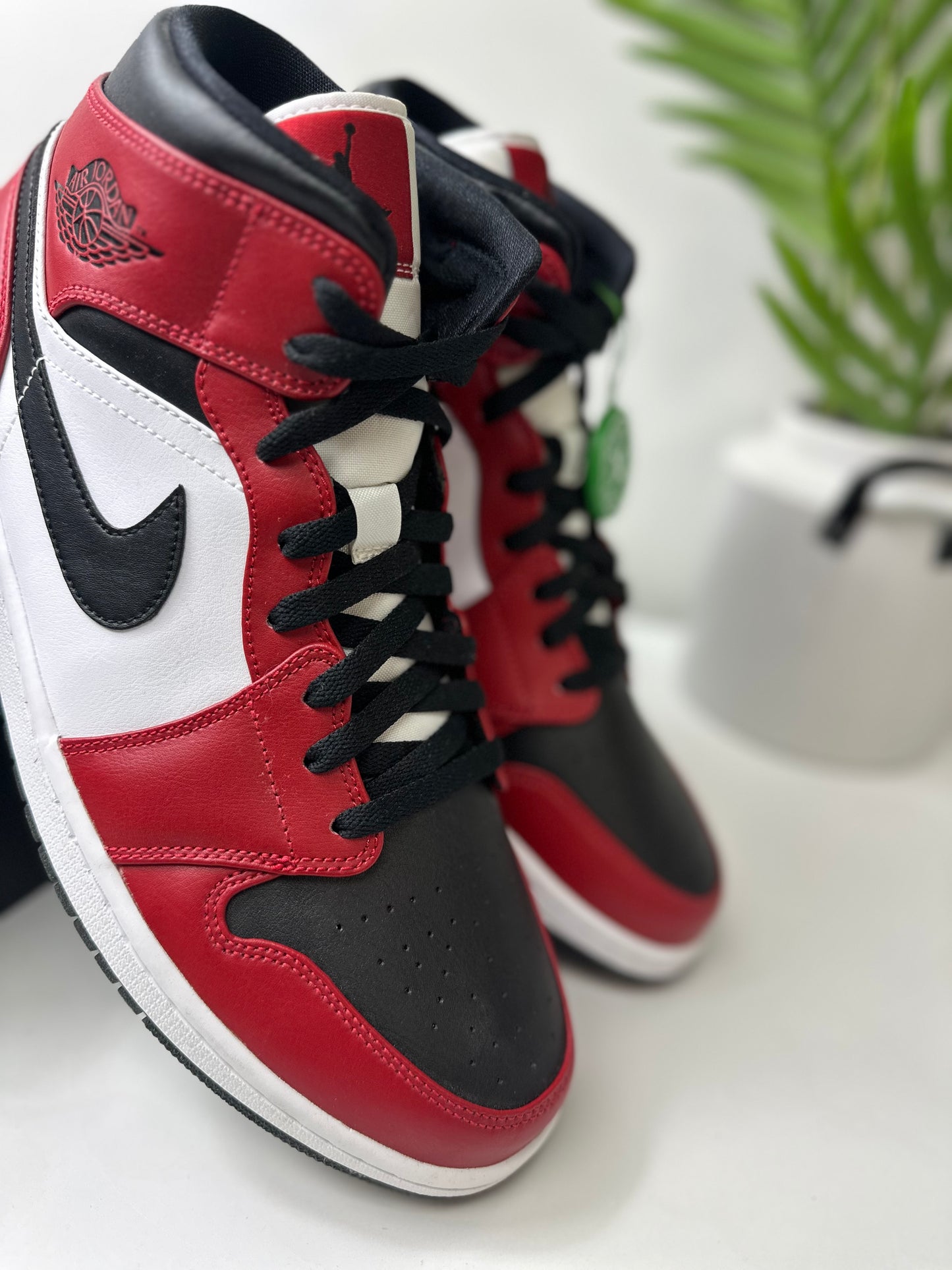 Air Jordan 1 Mid “Chicago Toe” Size 11.5 DS OG