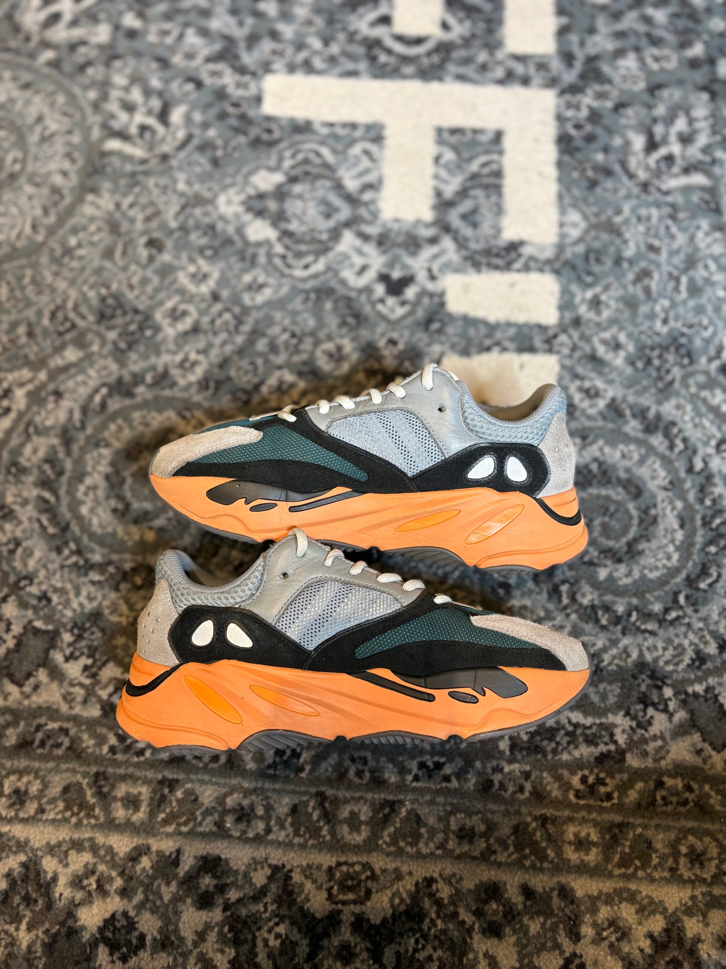 Yeezy Boost 700 “Wash Orange” CLEAN OG SIZE 8.5