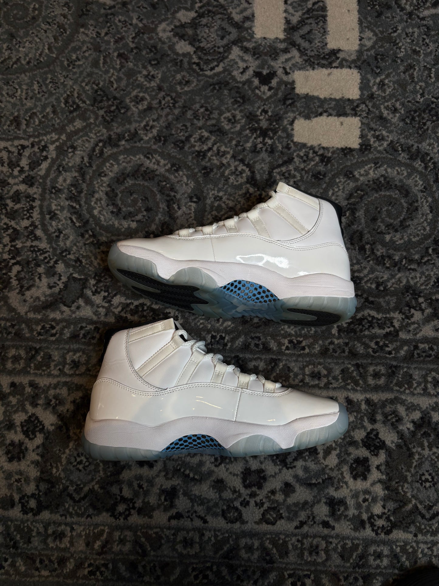 Jordan 11 Retro “Legend Blue” CLEAN OG SIZE 8.5