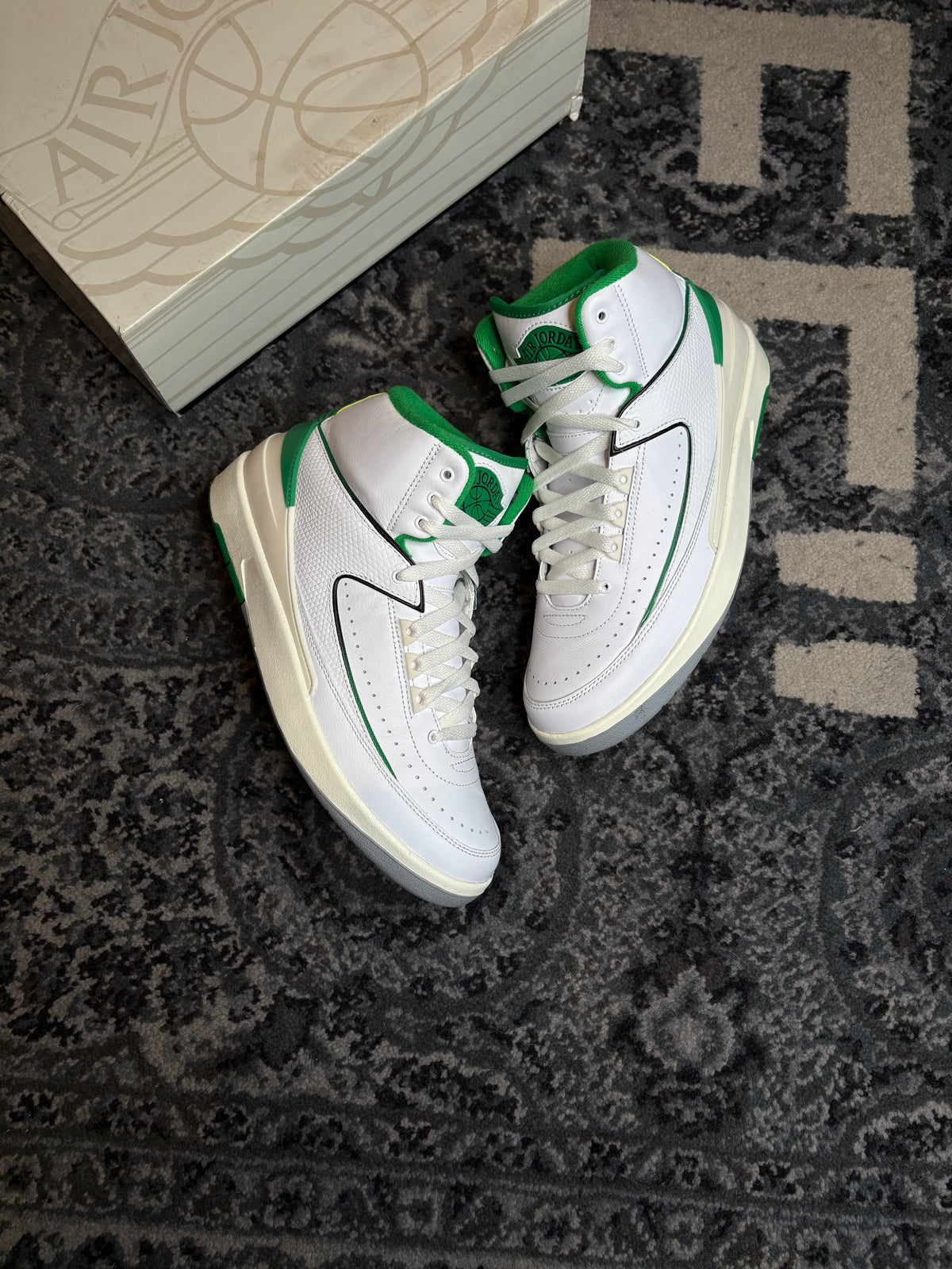 Jordan 2 Retro “Lucky Green” Clean Og Size 9