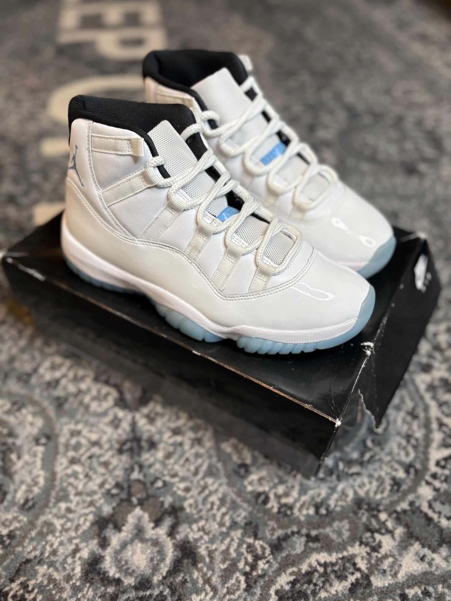 Jordan 11 Retro “Legend Blue” CLEAN OG SIZE 8.5