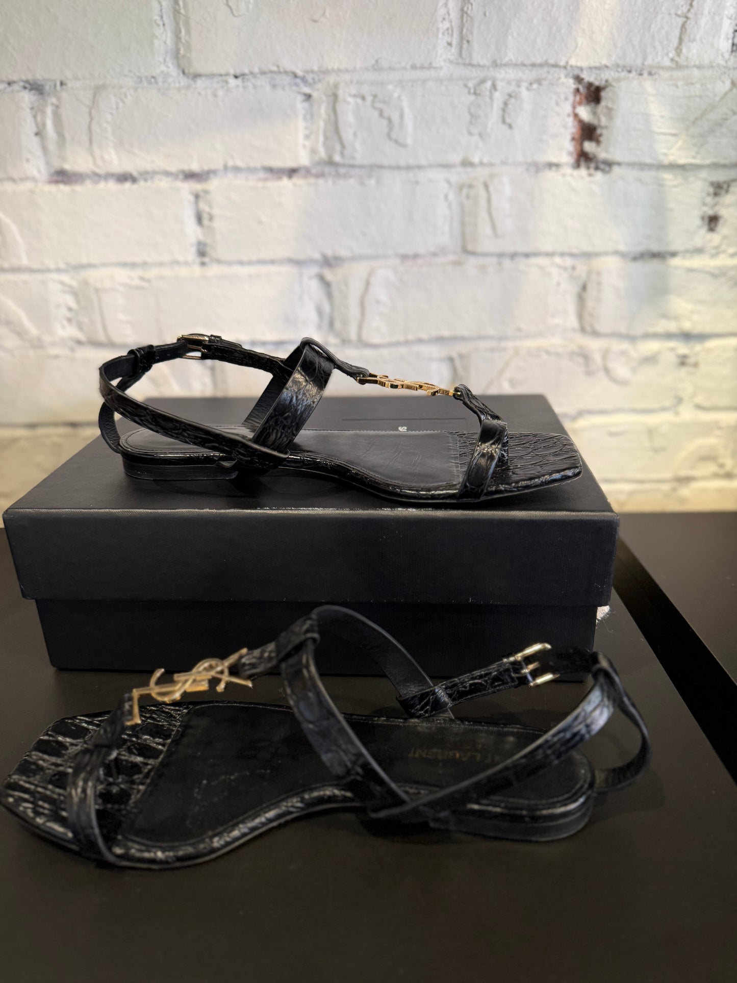 YSL Cassandra Flat Leather Sandals size 39 (6y/7.5w)