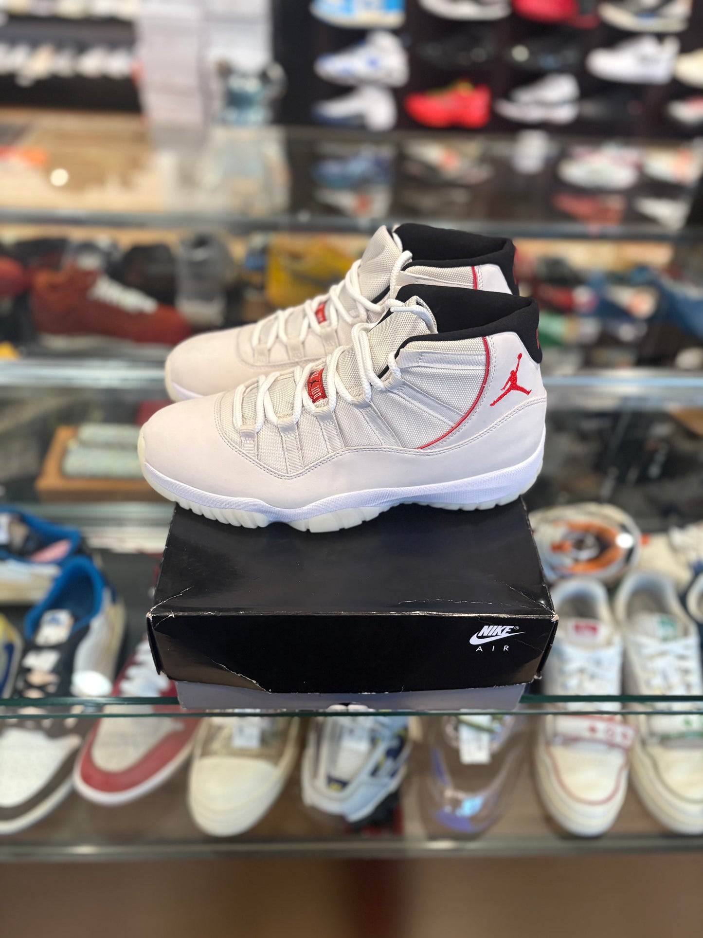 Jordan 11 ‘Tint platinum’ size 12 DS og all