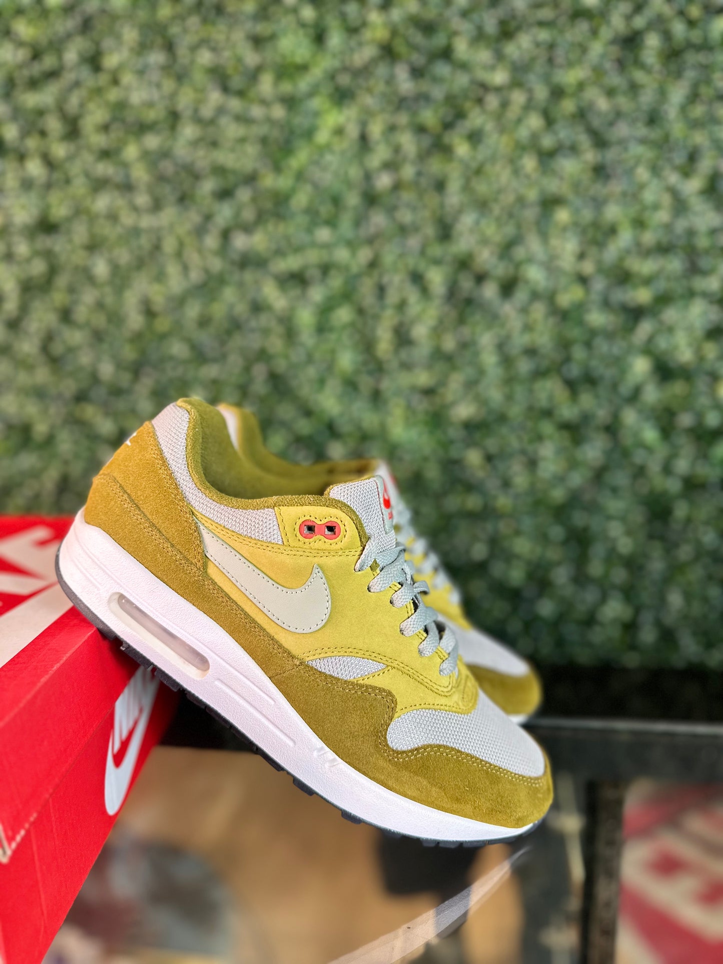 Air Max 1 “Curry Pack Olive” Retro (2018) Size 10 CLEAN OG
