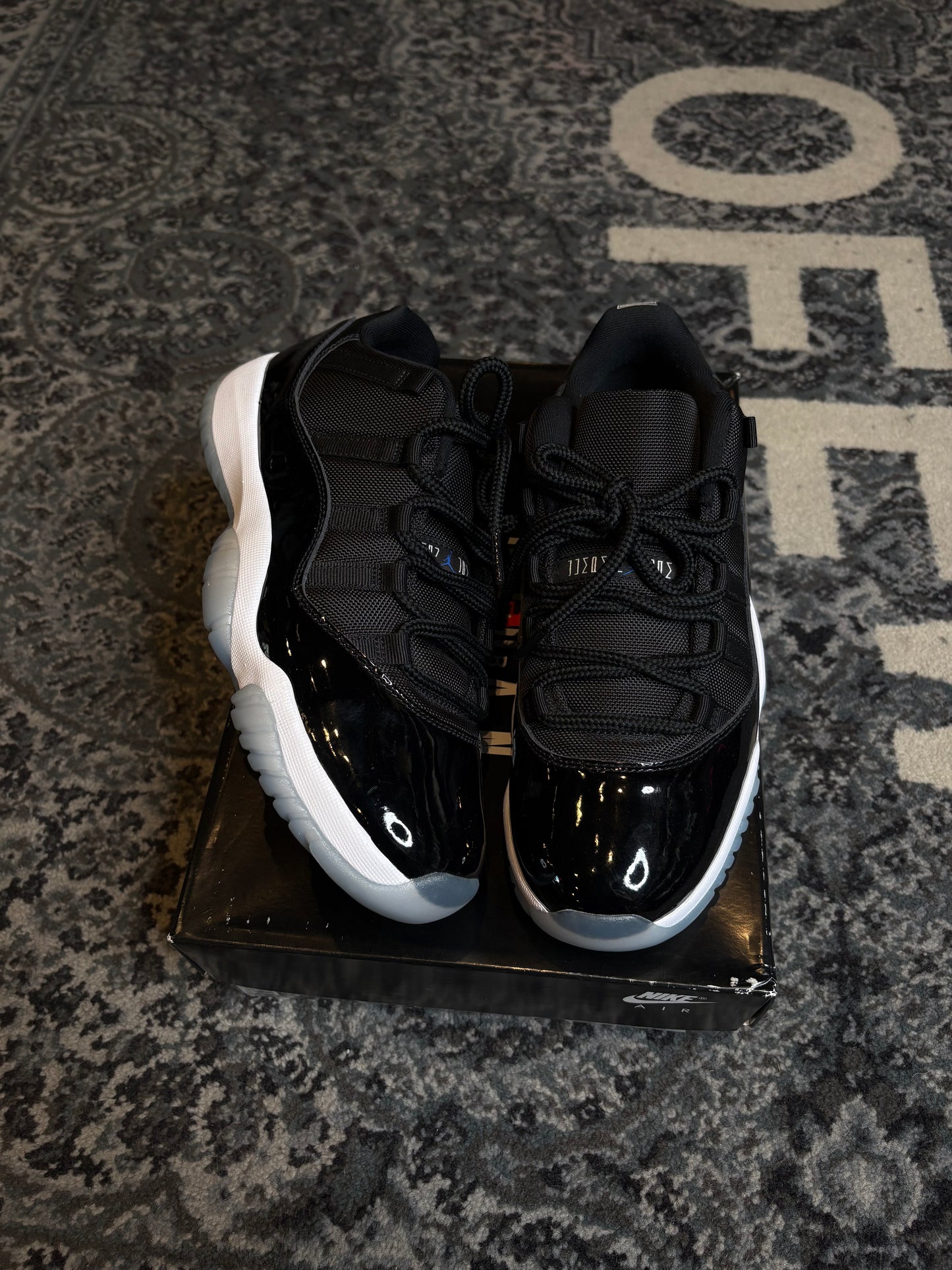 Jordan 11 Retro Low “Space Jam” CLEAN OG SIZE 9