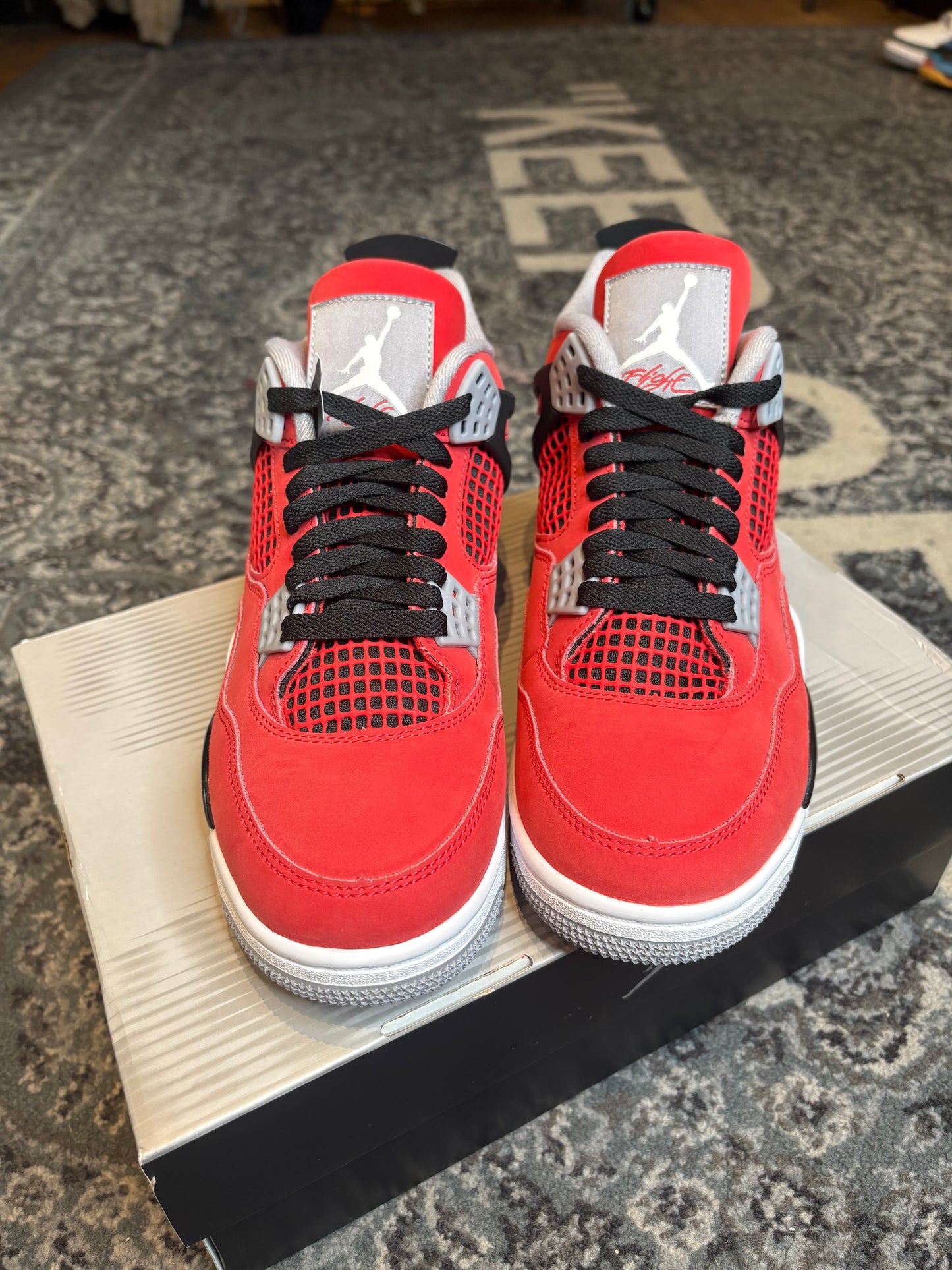 Jordan 4 Retro “Toro” VNDS OG SIZE 8.5
