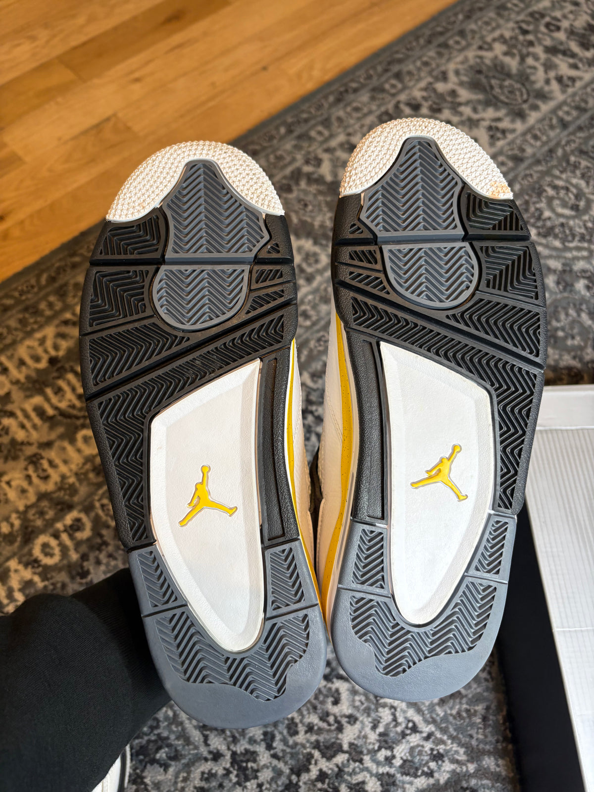 Jordan 4 Retro “Tour Yellow” Clean Og Size 10