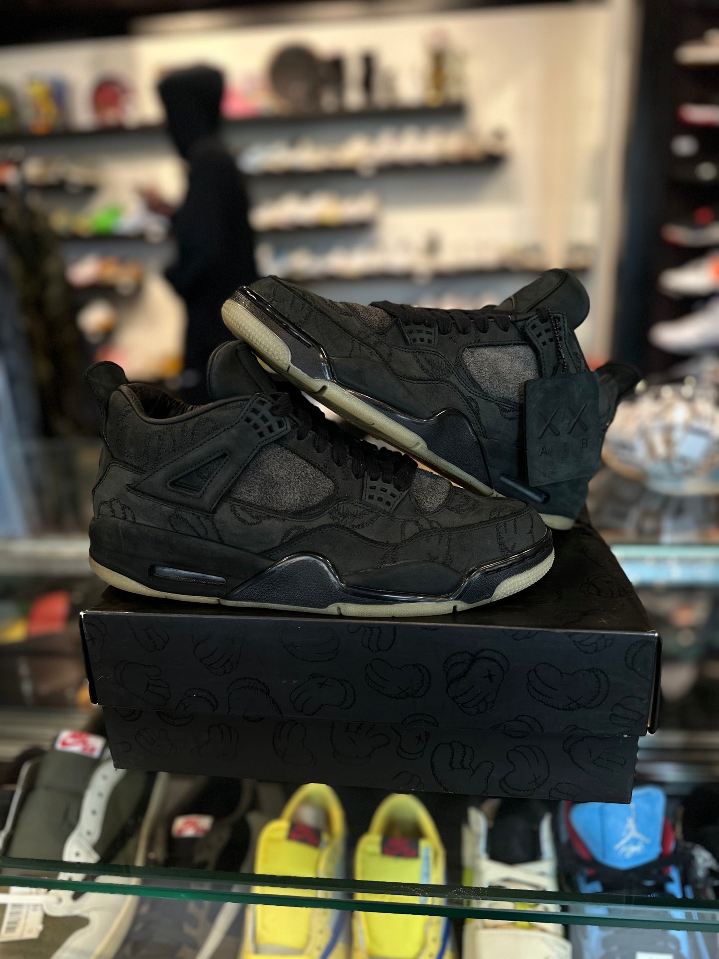 Jordan 4 Retro Kaws Black Clean OG Size 10.5