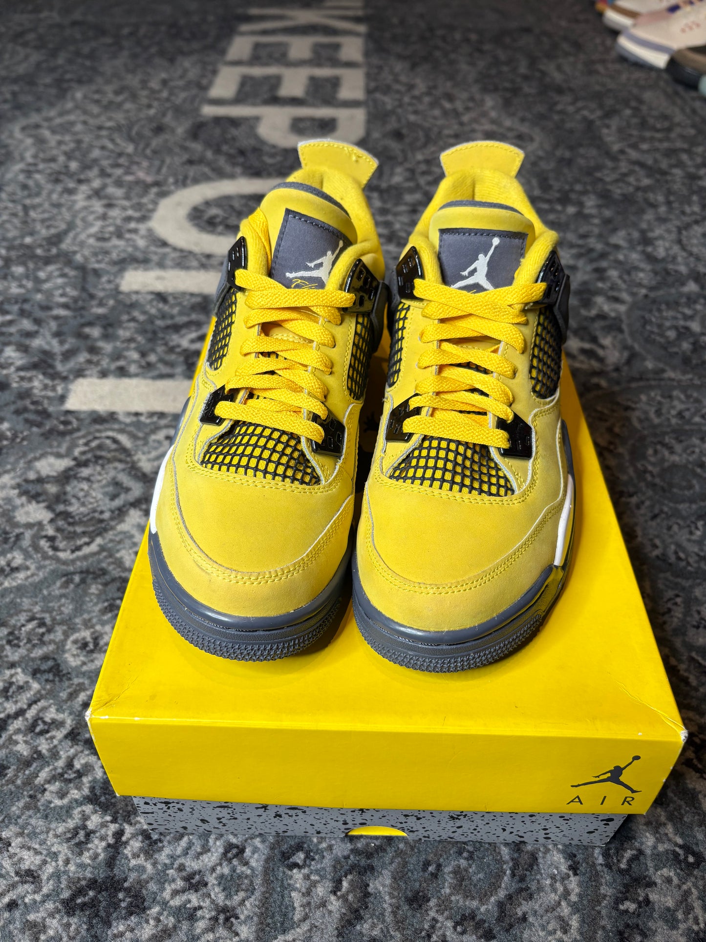 Jordan 4 Retro “Lightning” Clean Og Size 6y