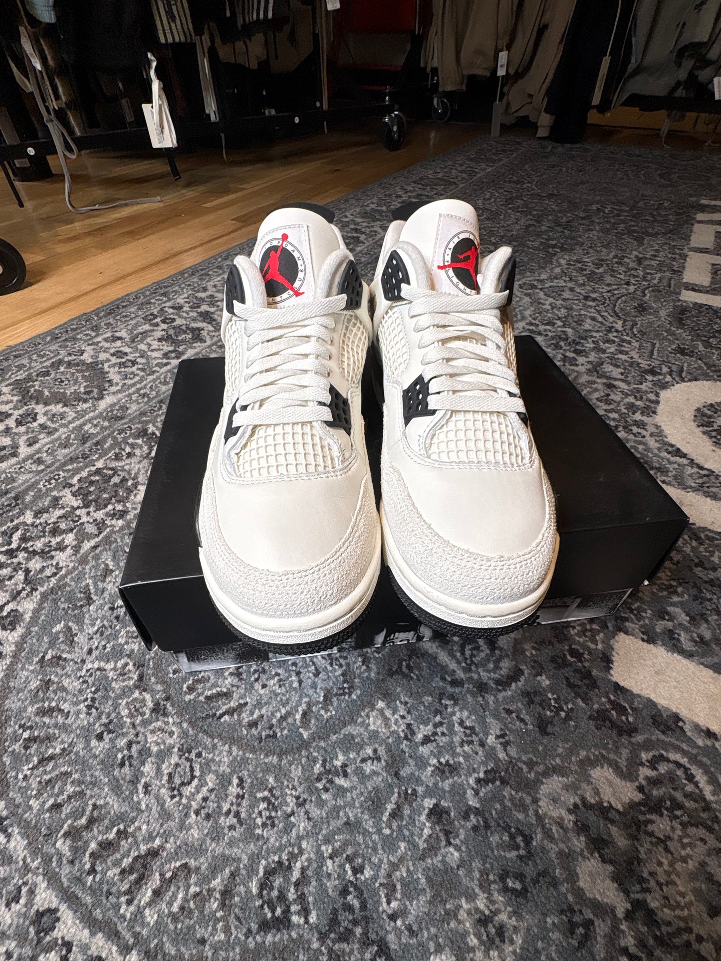 Jordan 4 Retro “Flight Club” Clean Og Size 9