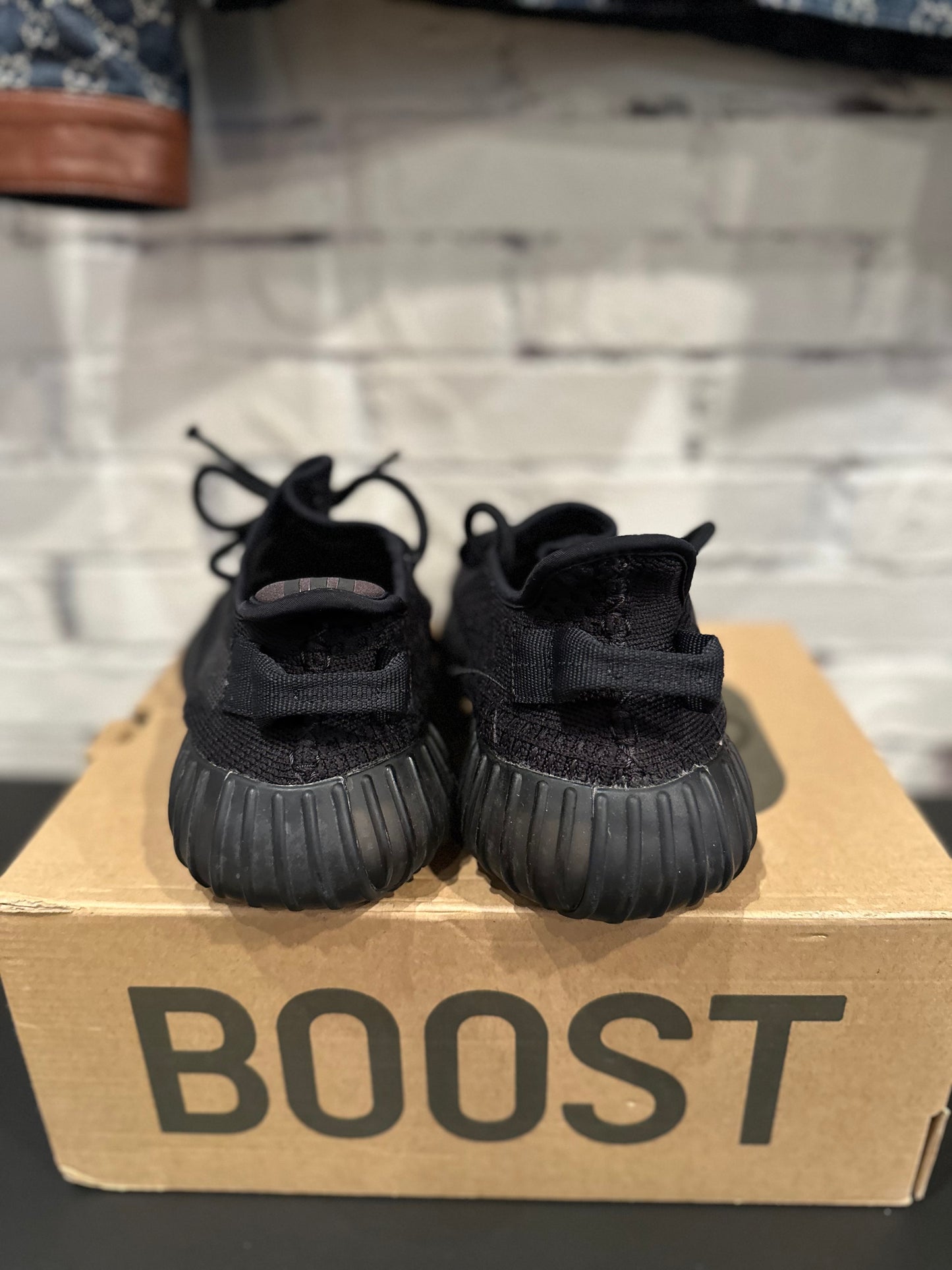 Yeezy Boost 350 V2 Onyx Clean OG Size 7.5