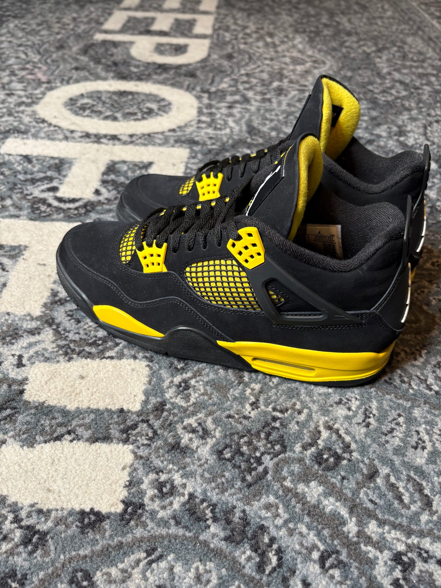 Jordan 4 Retro “Yellow Thunder” CLEAN NB SIZE 11