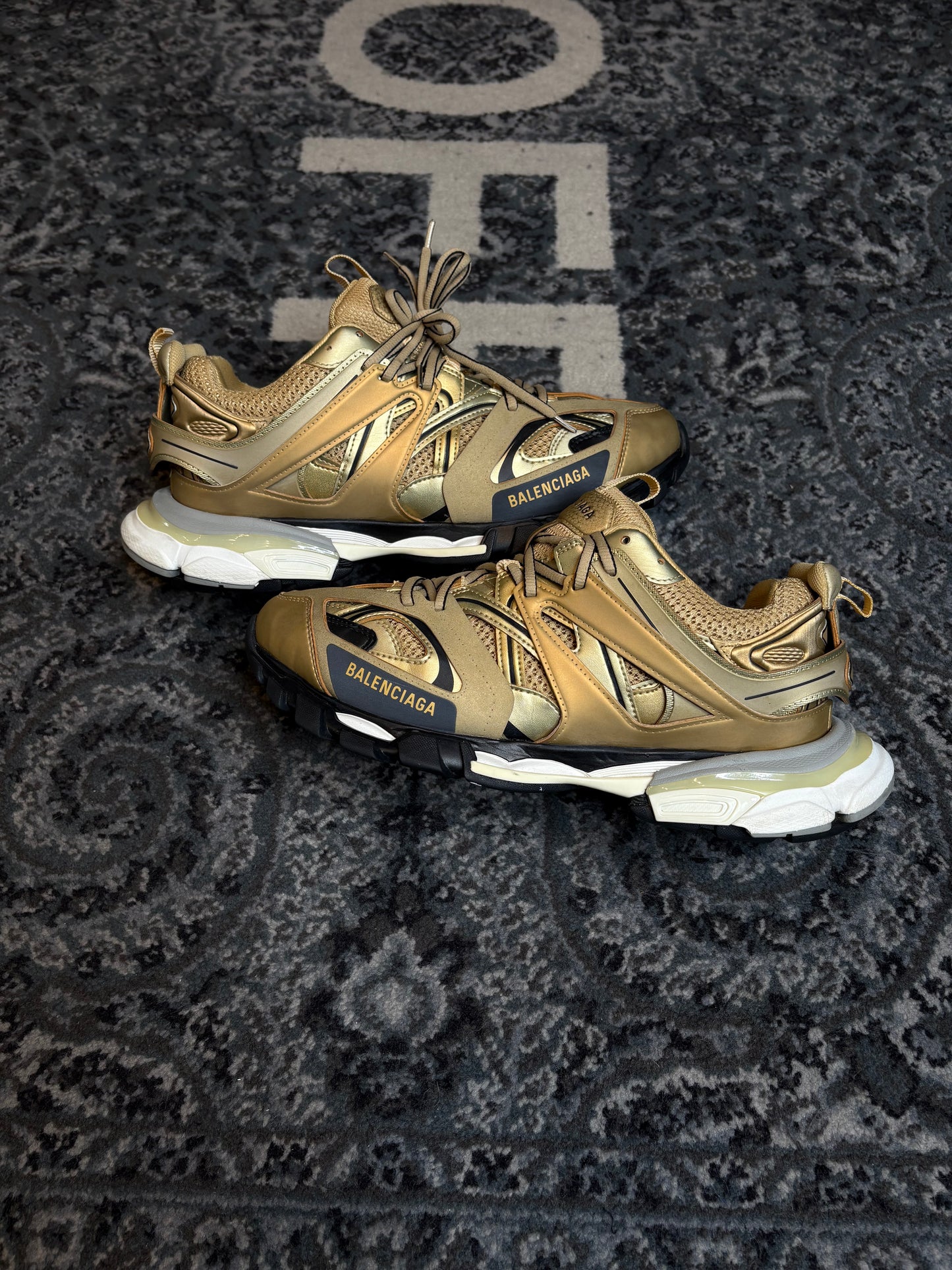 Balenciaga Track Trainer “Gold” CLEAN NB SIZE 10.5(44 EU)