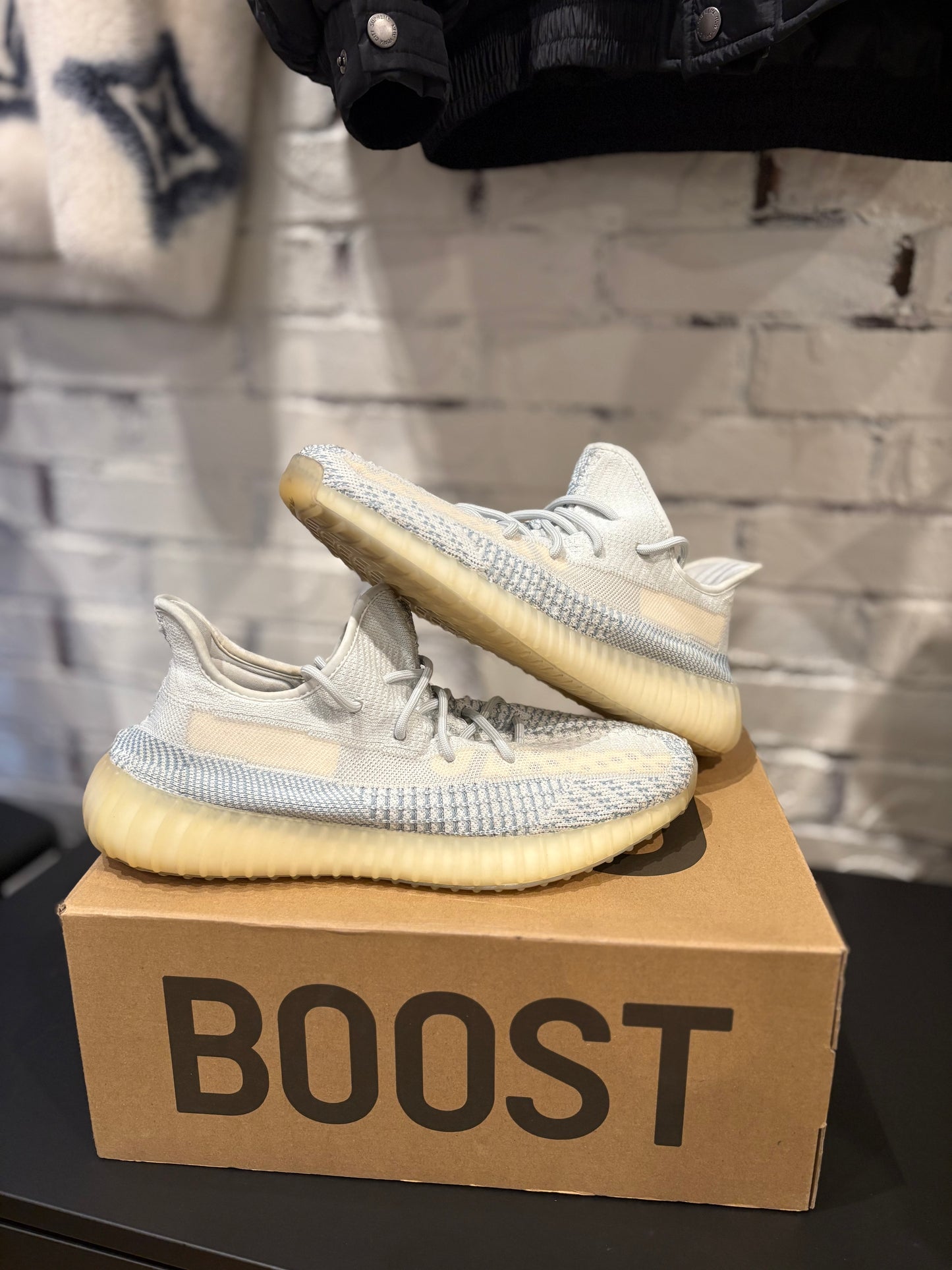 Yeezy Boost 350 V2 Cloud White Clean OG Size 10