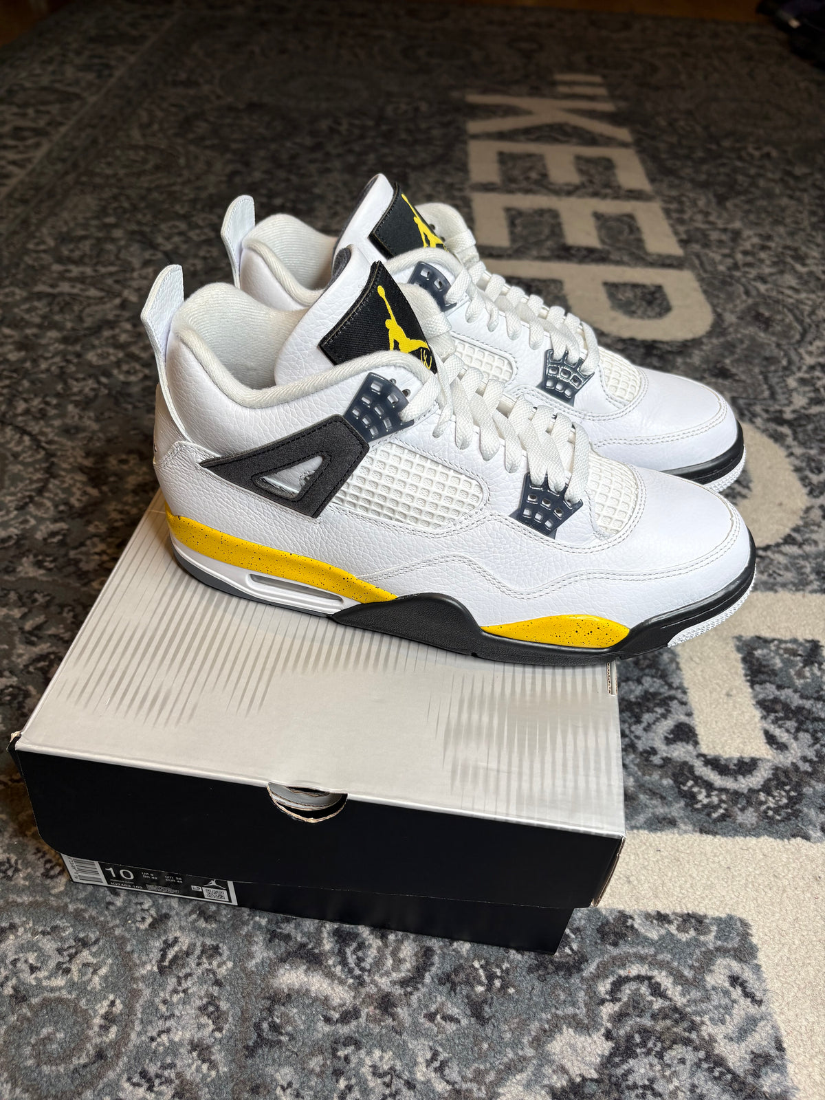 Jordan 4 Retro “Tour Yellow” Clean Og Size 10