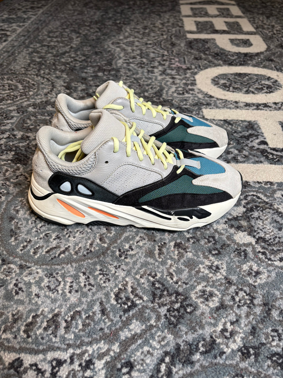Yeezy Boost 700 “Wave Runner” Clean Nb Size 10.5