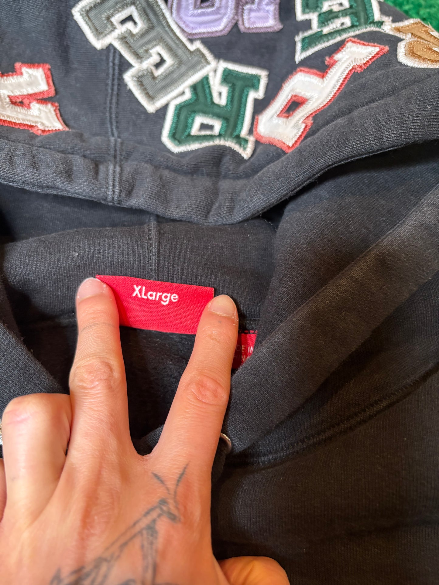 Supreme Scattered Appliqué Hoodie Black Size XL