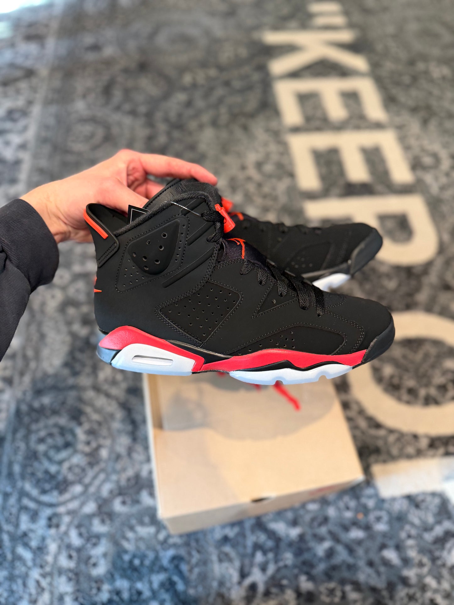 Jordan 6 Infrared ‘Salesman’ 2026 DS OG