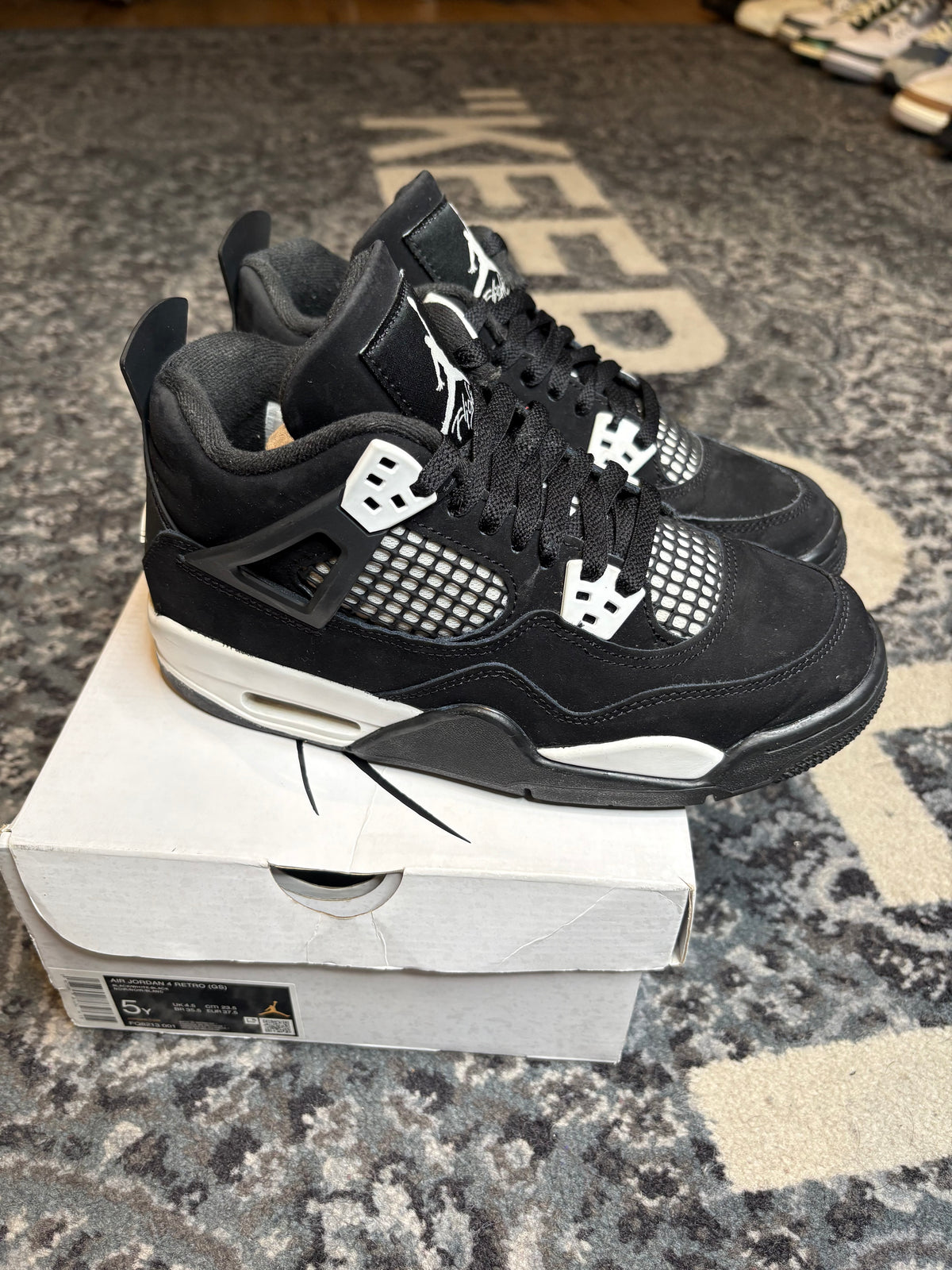 Jordan 4 Retro “White Thunder” Po Og Size 5Y