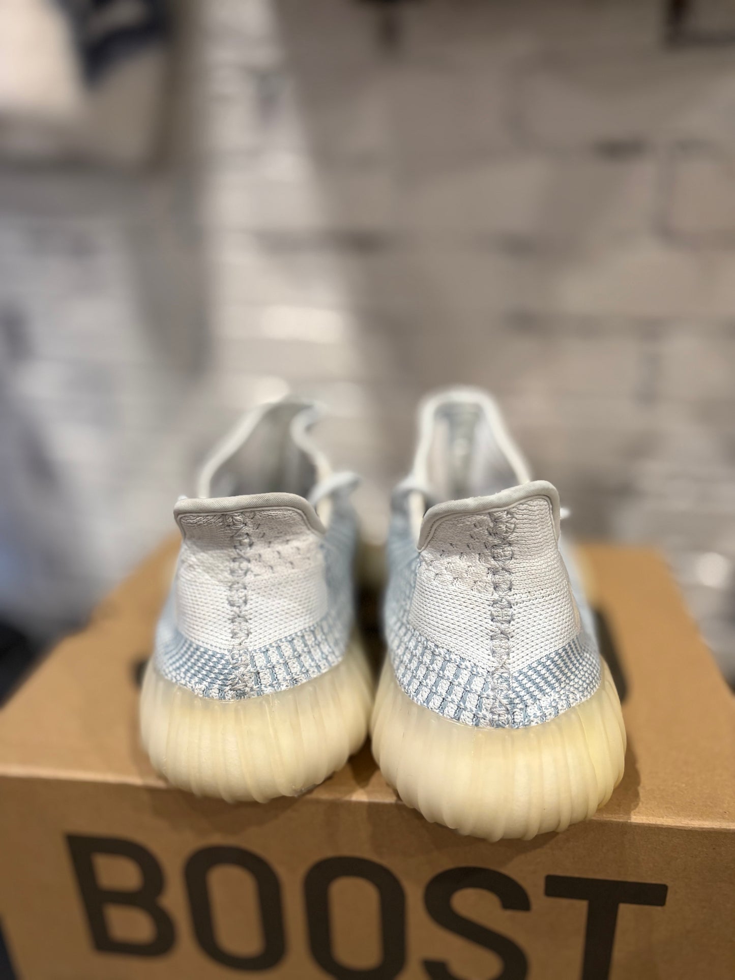 Yeezy Boost 350 V2 Cloud White Clean OG Size 10