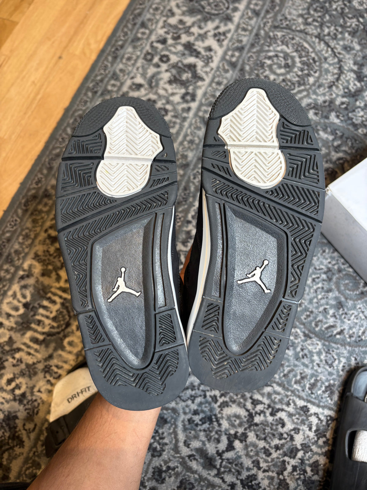 Jordan 4 Retro “White Thunder” Po Og Size 5Y