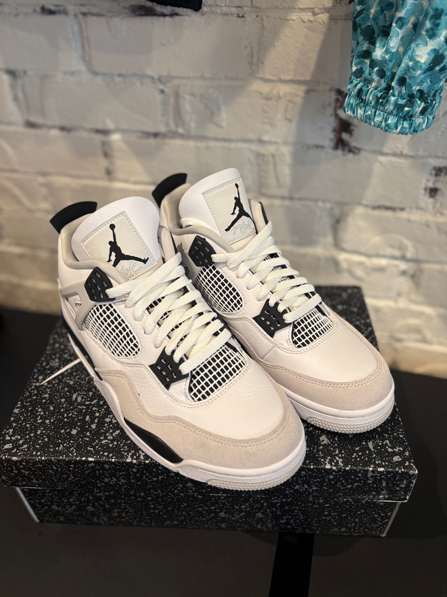 Jordan 4 Retro Military Black VNDS Size 9