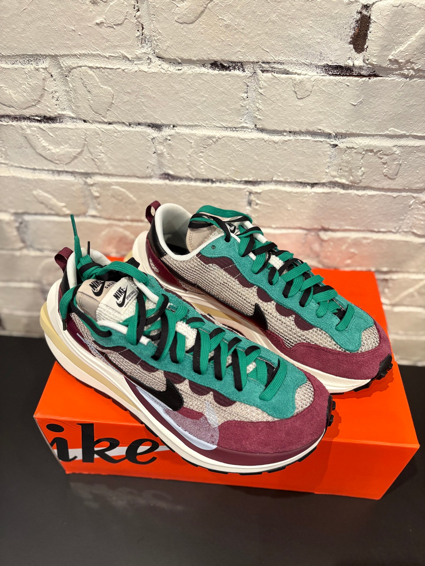 Vaporwaffle Sacai Villain Red Neptune Green DS OG Size 10.5