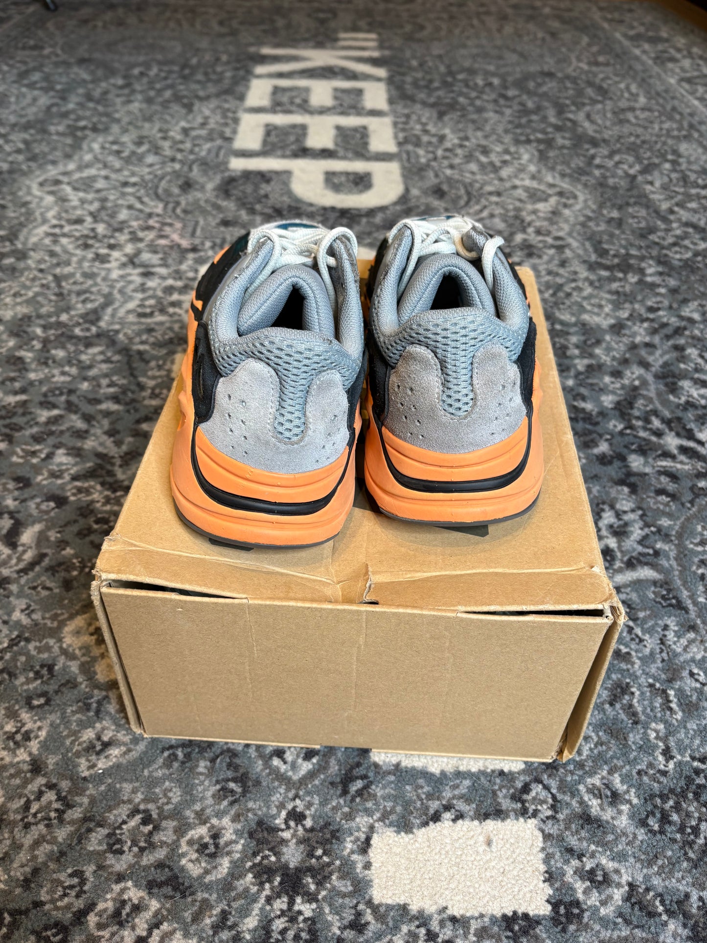 Yeezy Boost 700 “Wash Orange” CLEAN OG SIZE 8.5