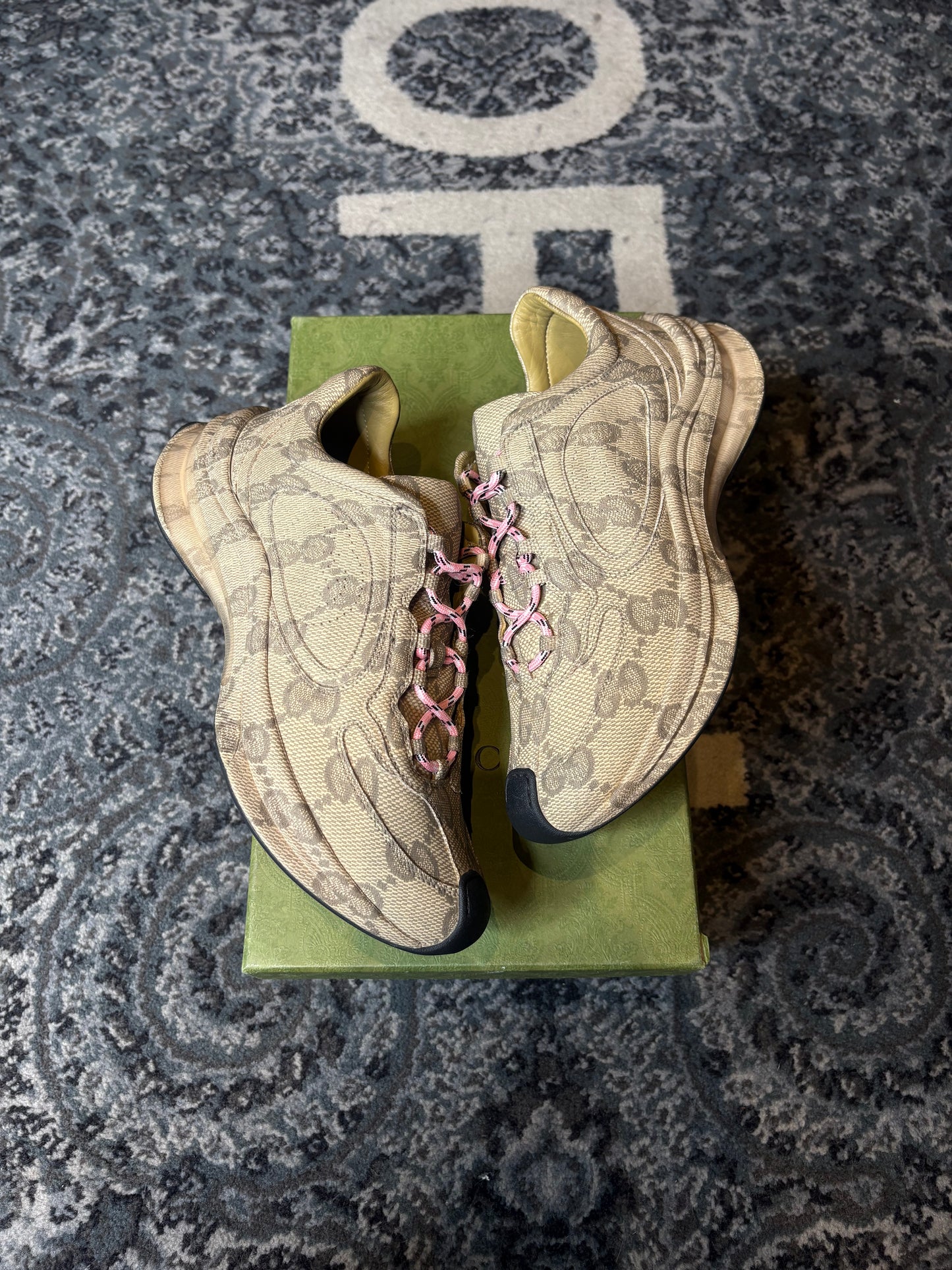 Gucci Wmns Run Sneaker “Beige Ebony Monogram”  Clean Og Size 5(38 EU)
