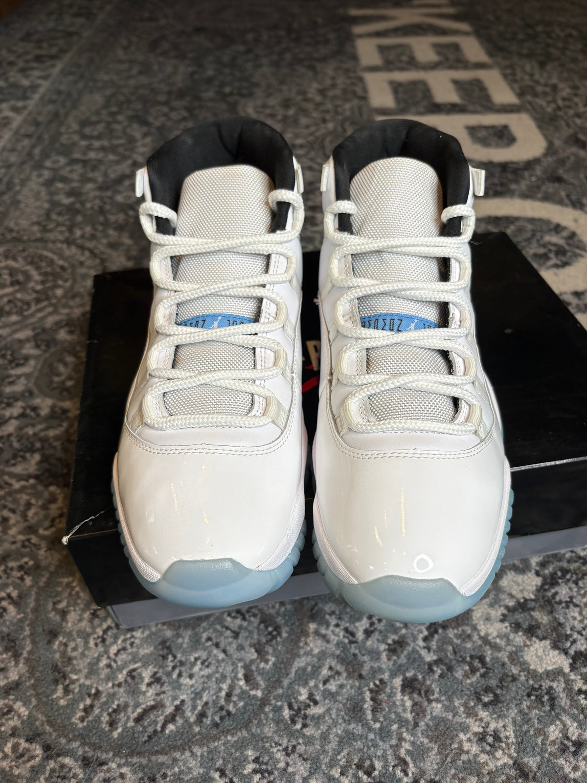 Jordan 11 Retro “Legend Blue” Clean Og Size 9