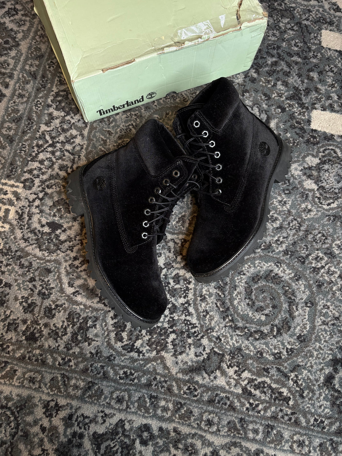 Timberland 6” Boot “Off White Velvet Black” Clean Og Size 8.5