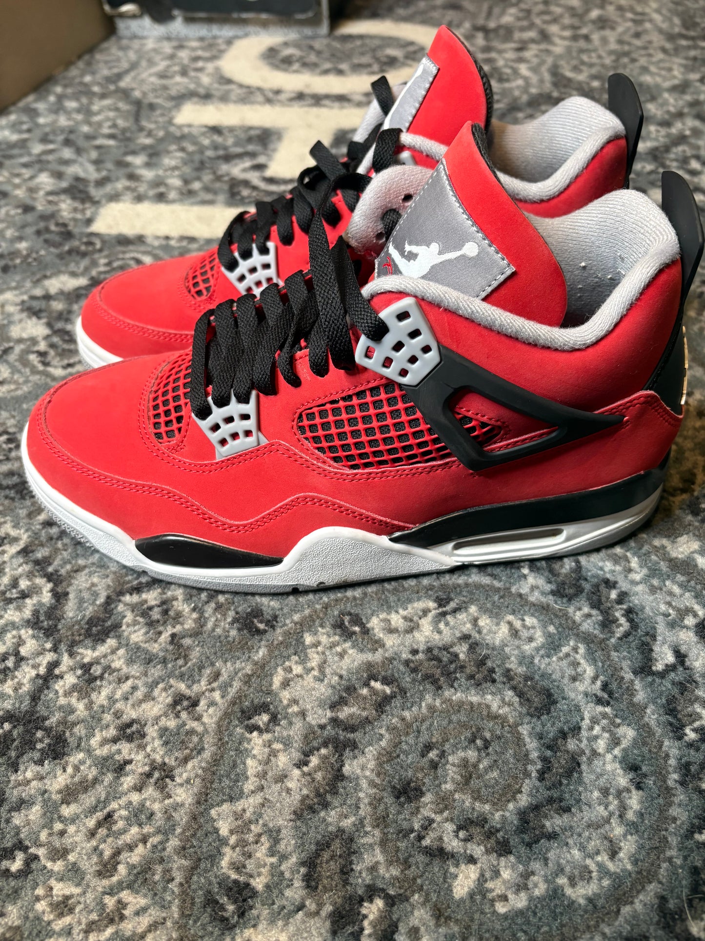 Jordan 4 Retro “Toro” Clean Nb Size 9