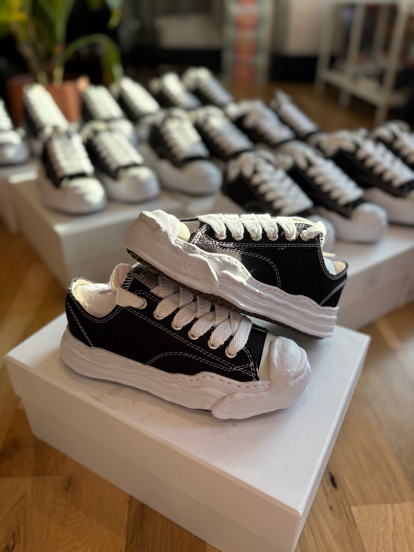 Maison Mihara Hank Black DS