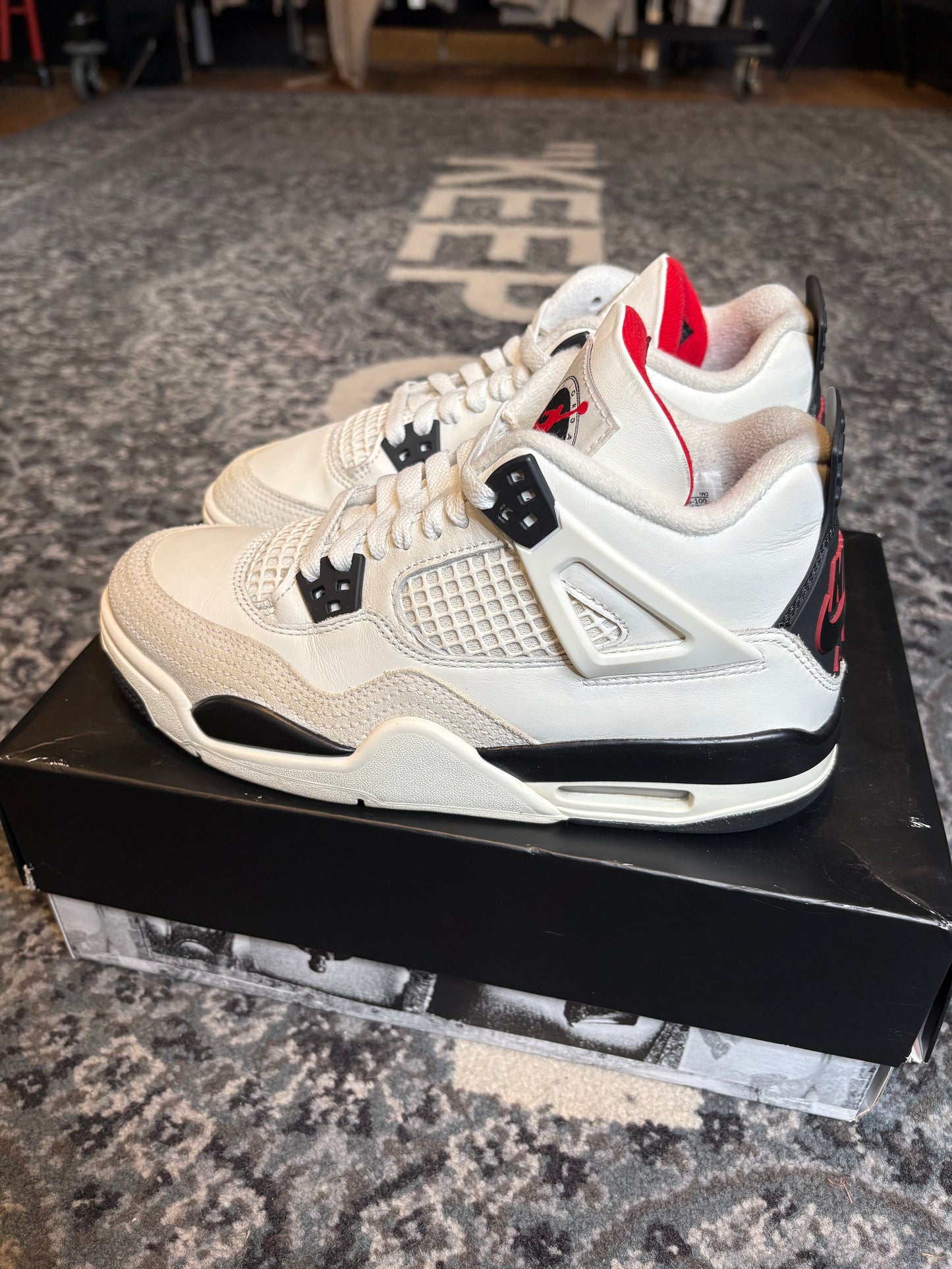 Jordan 4 Retro “Flight Club” Clean OG Size 6Y