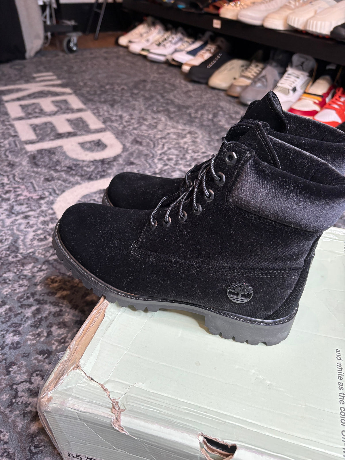 Timberland 6” Boot “Off White Velvet Black” Clean Og Size 8.5