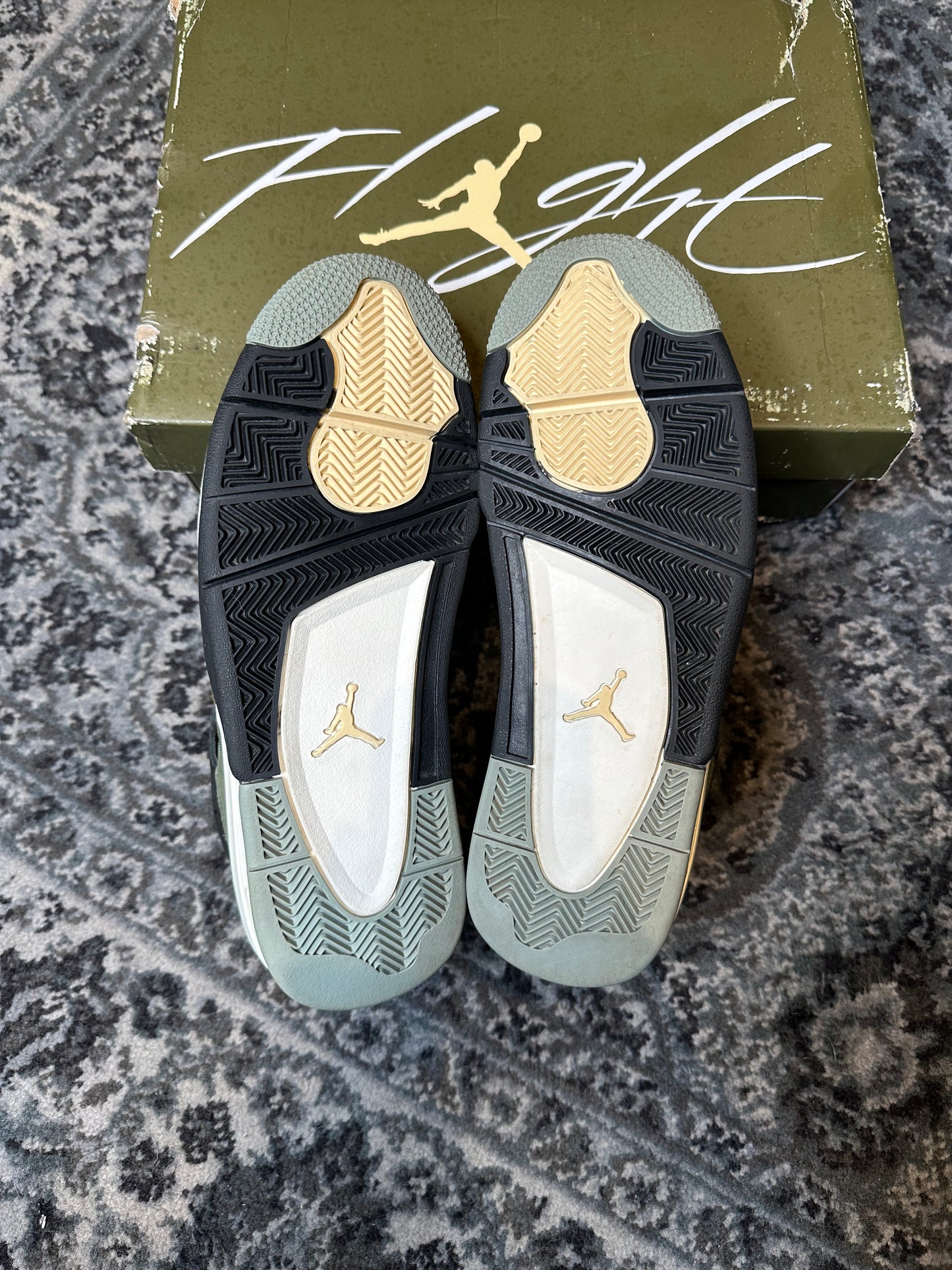 Jordan 4 Retro “Olive” Clean Og Size 10