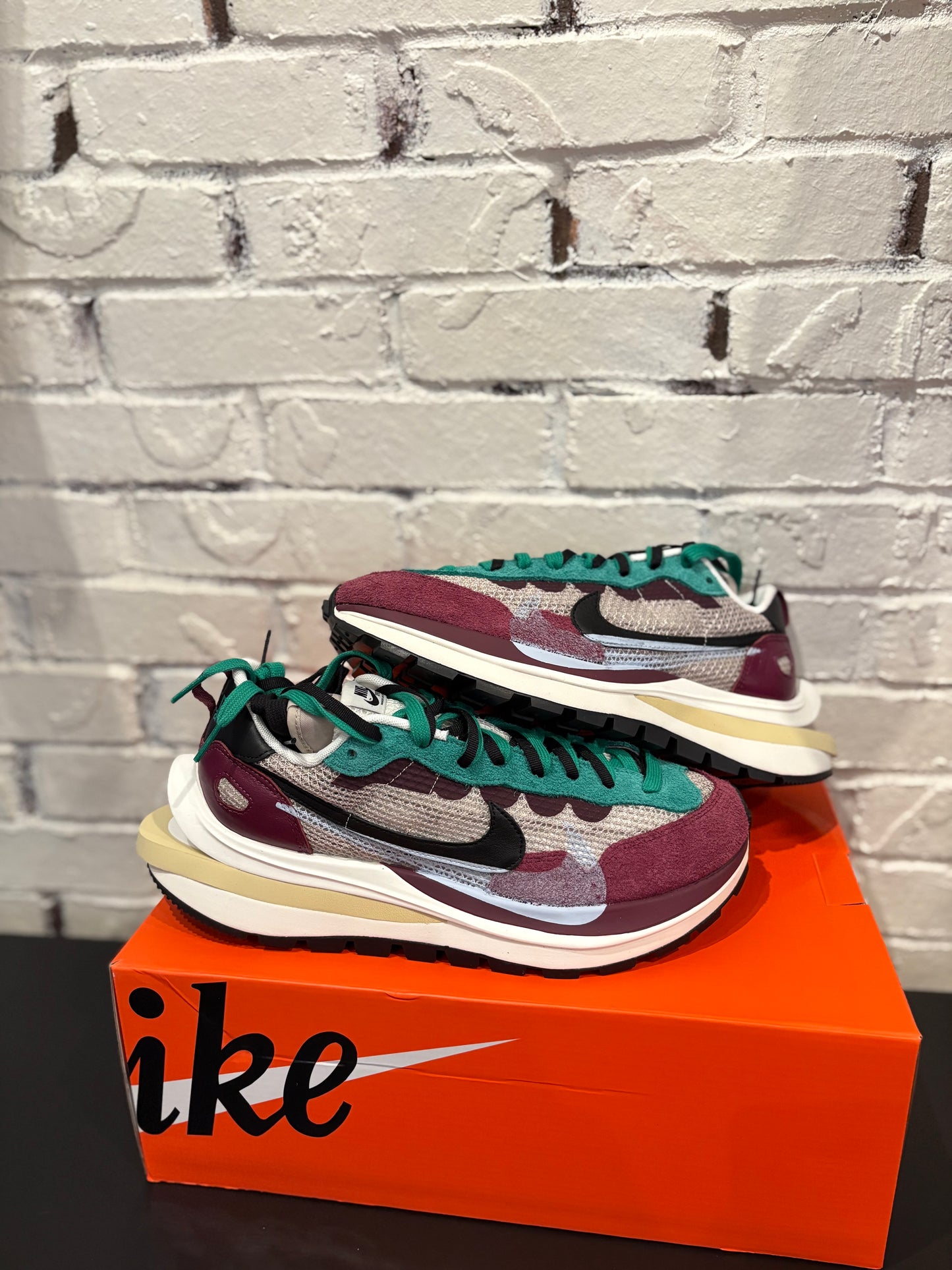 Vaporwaffle Sacai Villain Red Neptune Green DS OG Size 10.5