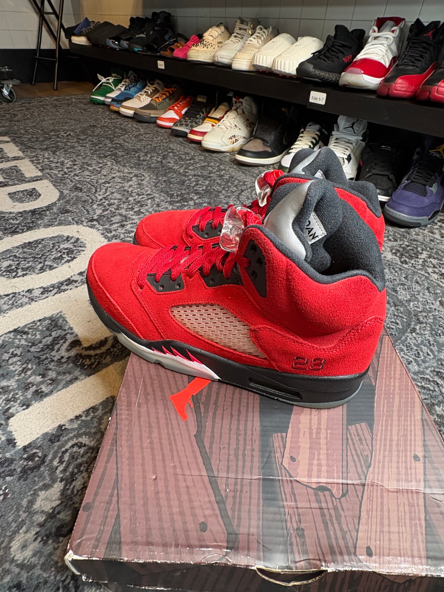 Jordan 5 Retro “Raging Bull” Clean Og Size 9
