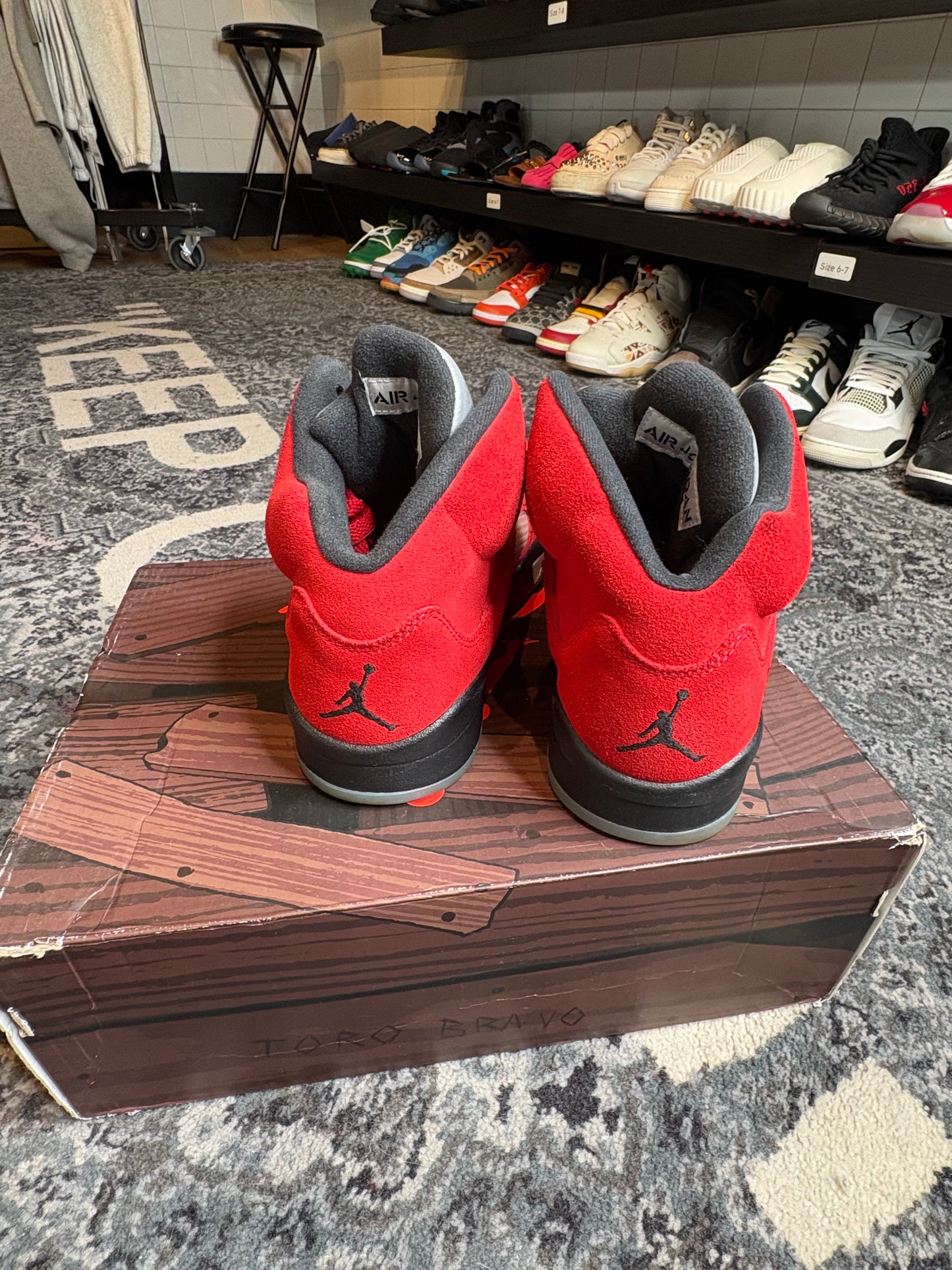 Jordan 5 Retro “Raging Bull” Clean Og Size 9