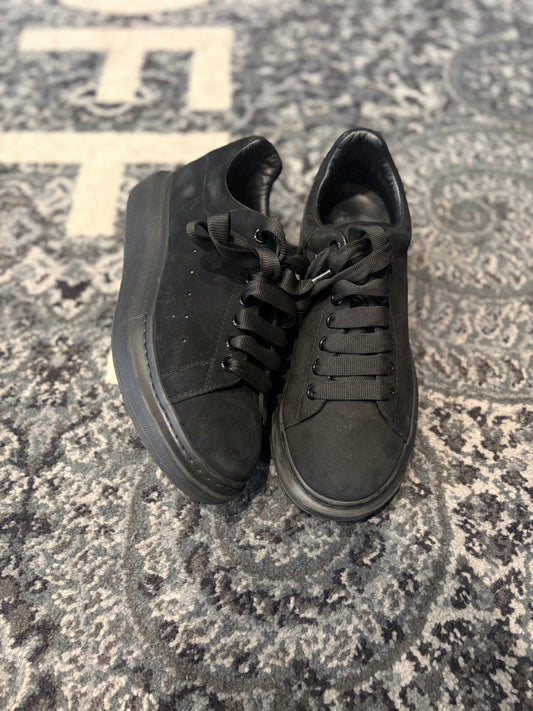 Alexander McQueen Oversized “Triple Black” NB CLEAN SIZE 7 (40 EU)