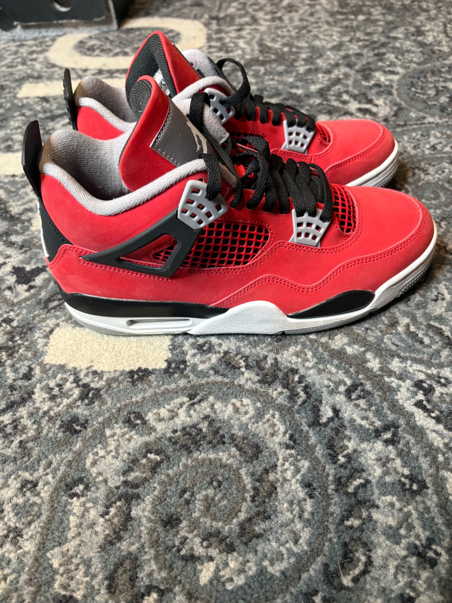 Jordan 4 Retro “Toro” Clean Nb Size 9